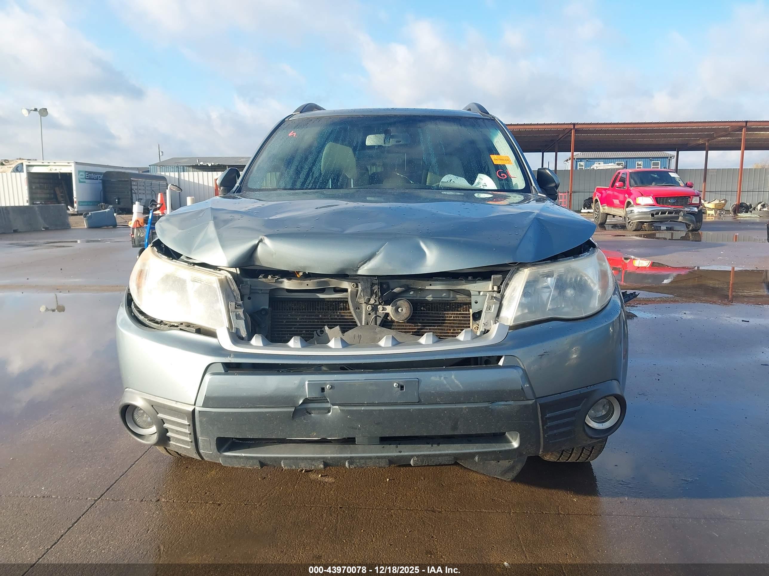 SUBARU FORESTER image 6