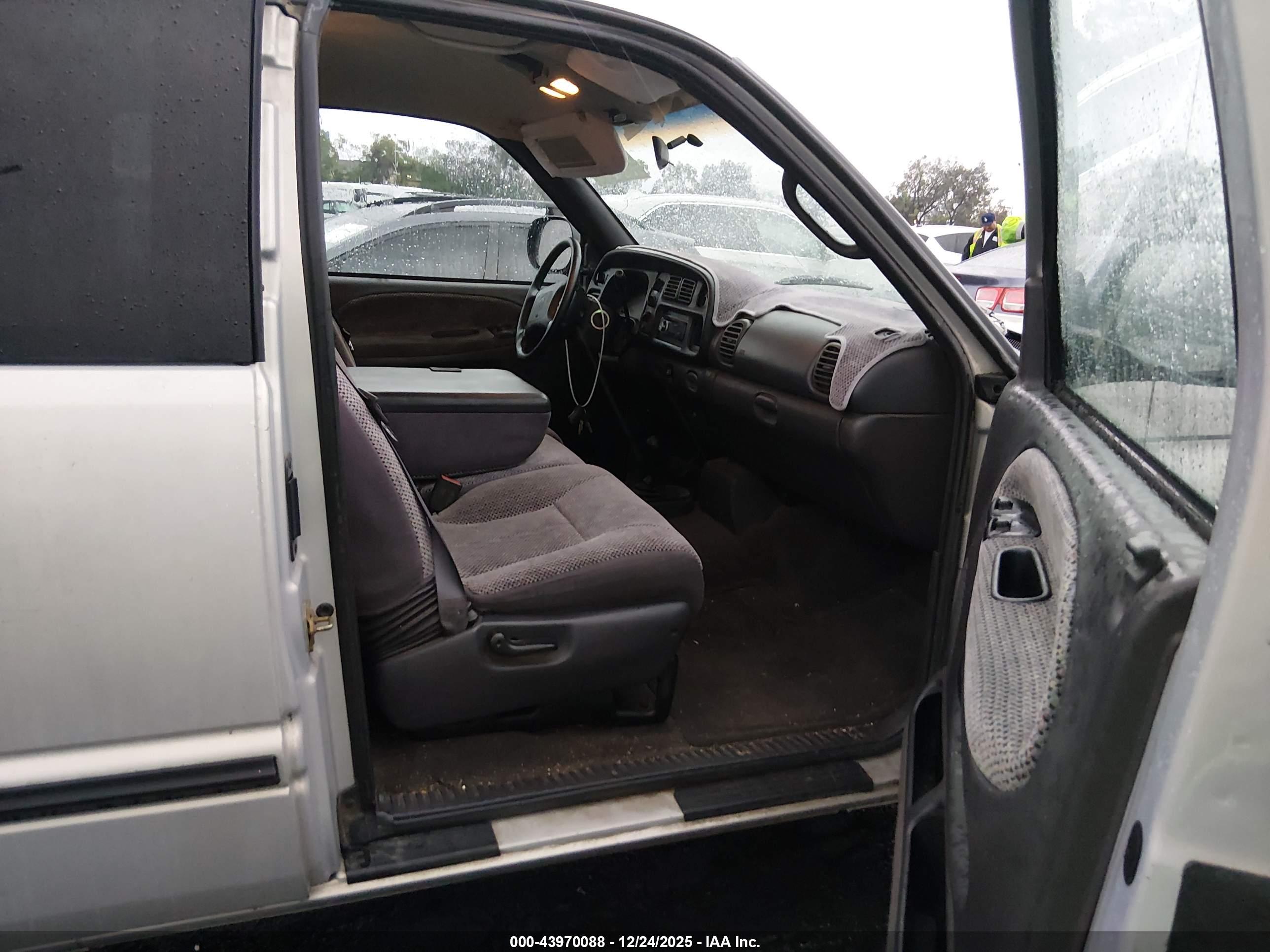 DODGE RAM image 5