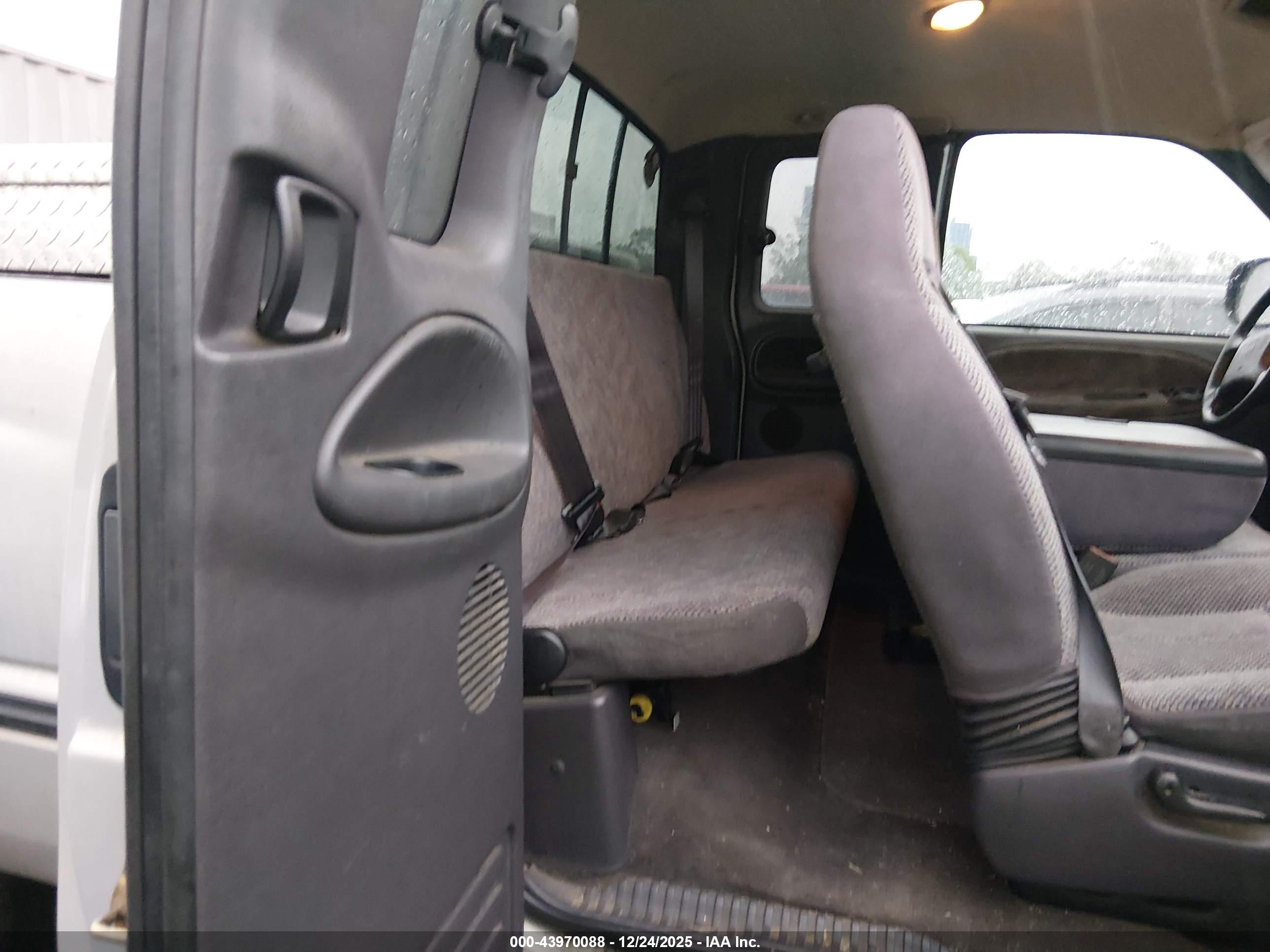 DODGE RAM image 8