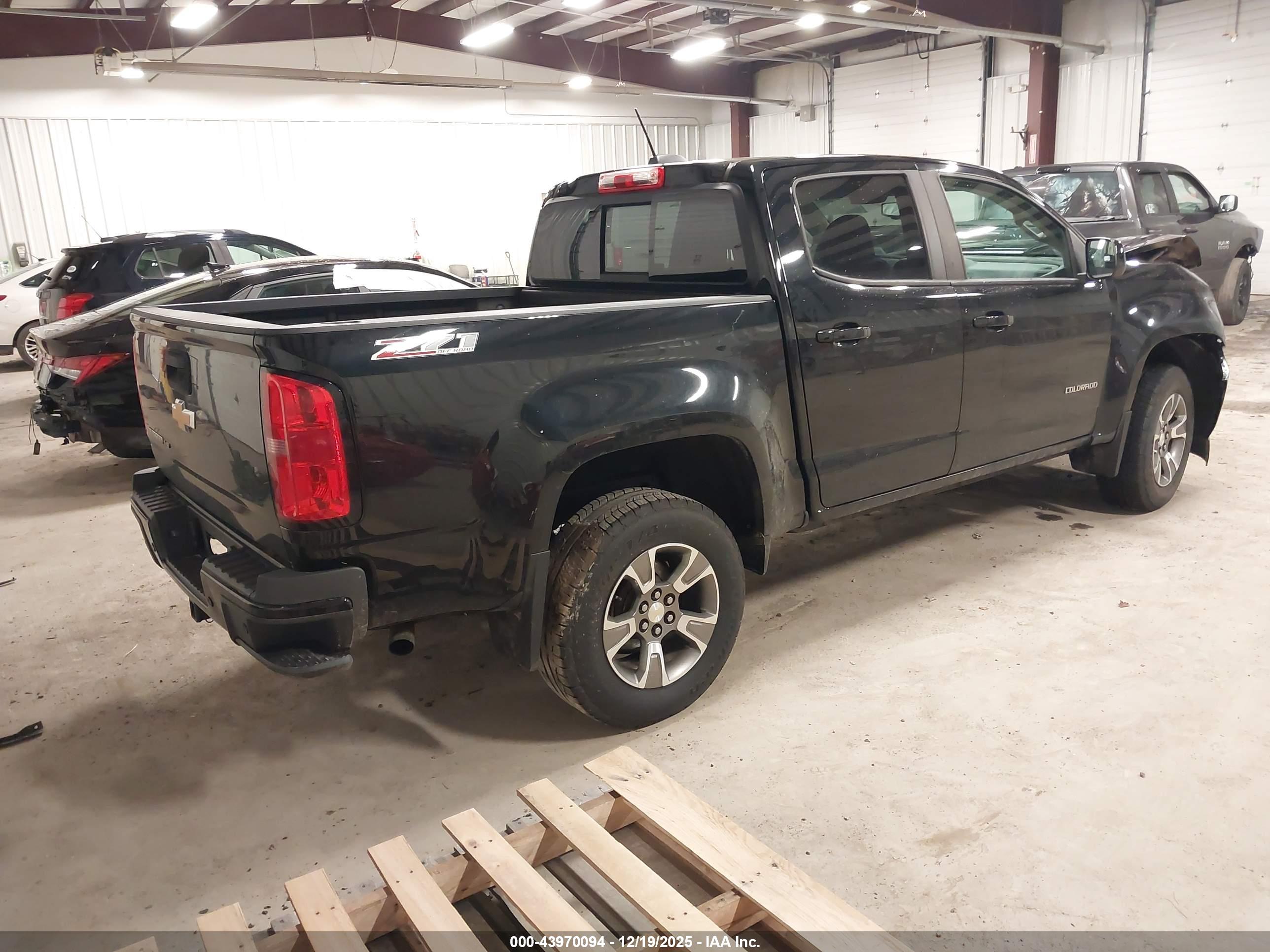 CHEVROLET COLORADO image 4