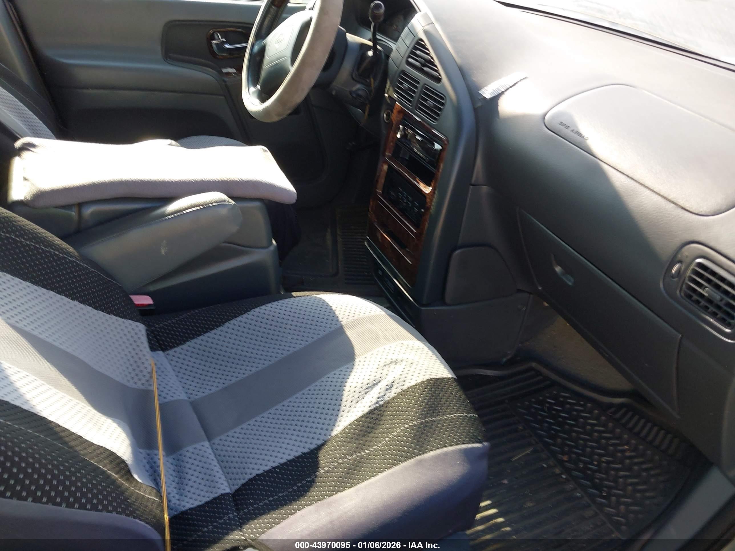 NISSAN QUEST image 5