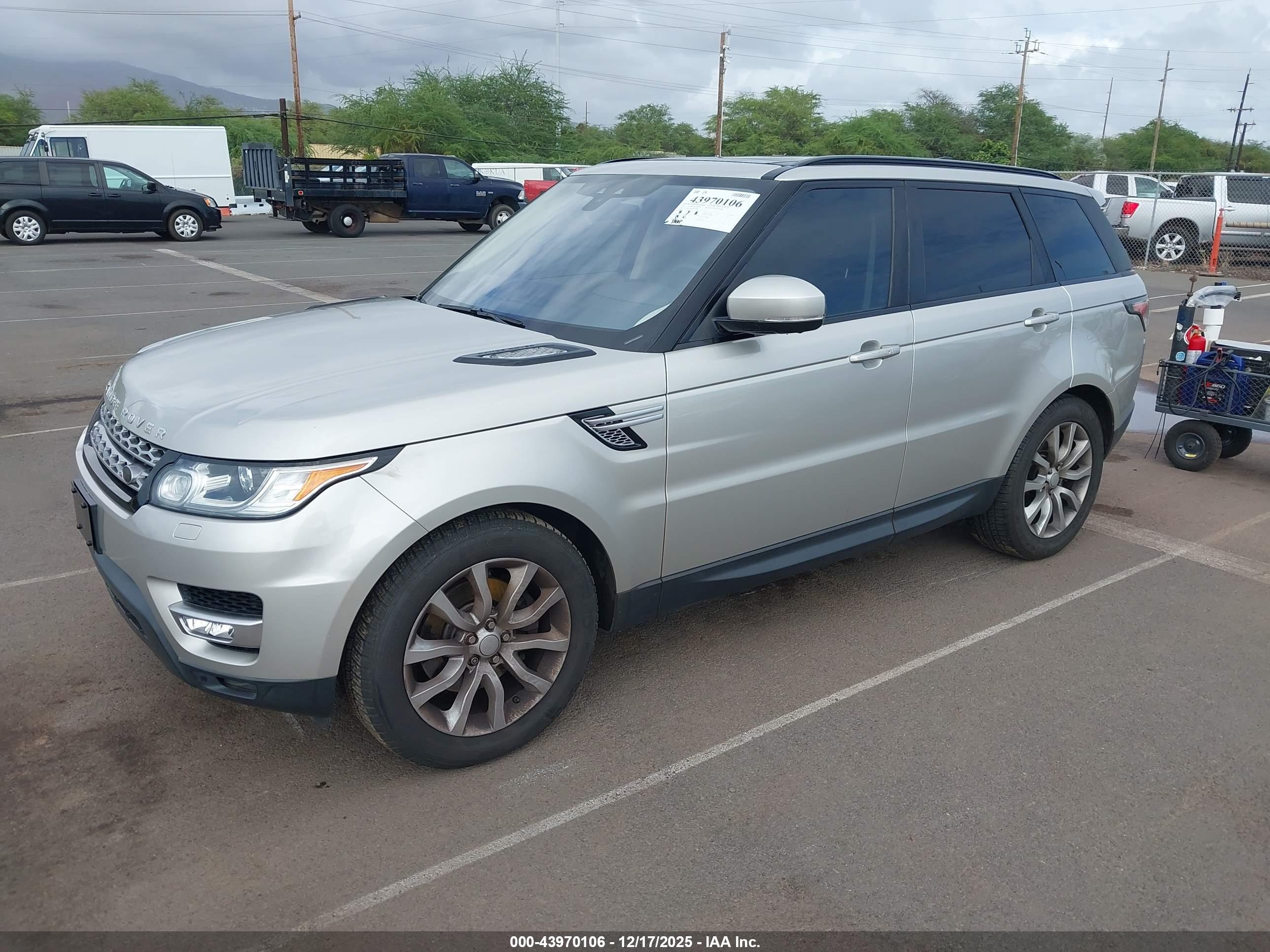 LAND ROVER image 2