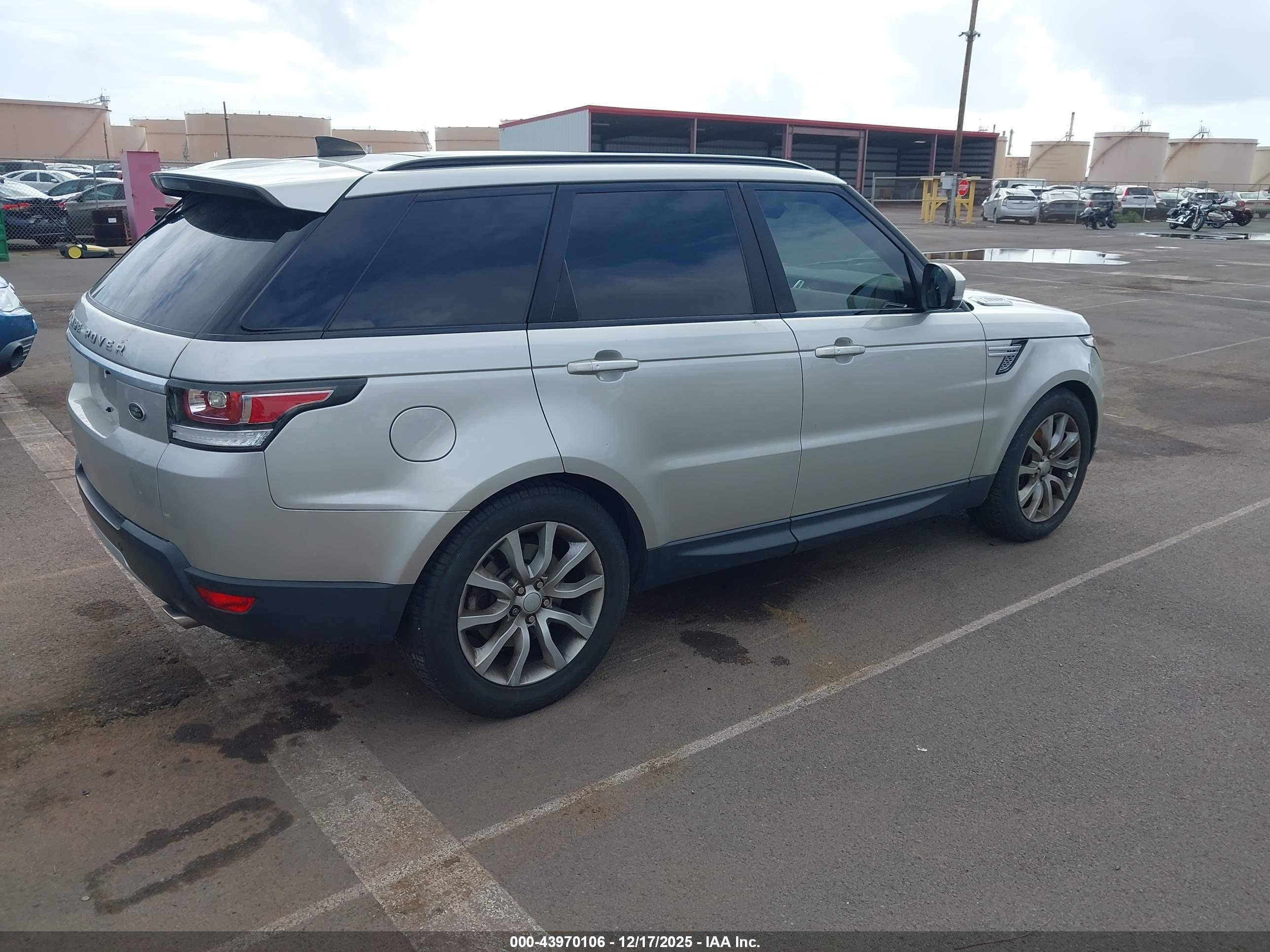 LAND ROVER image 4