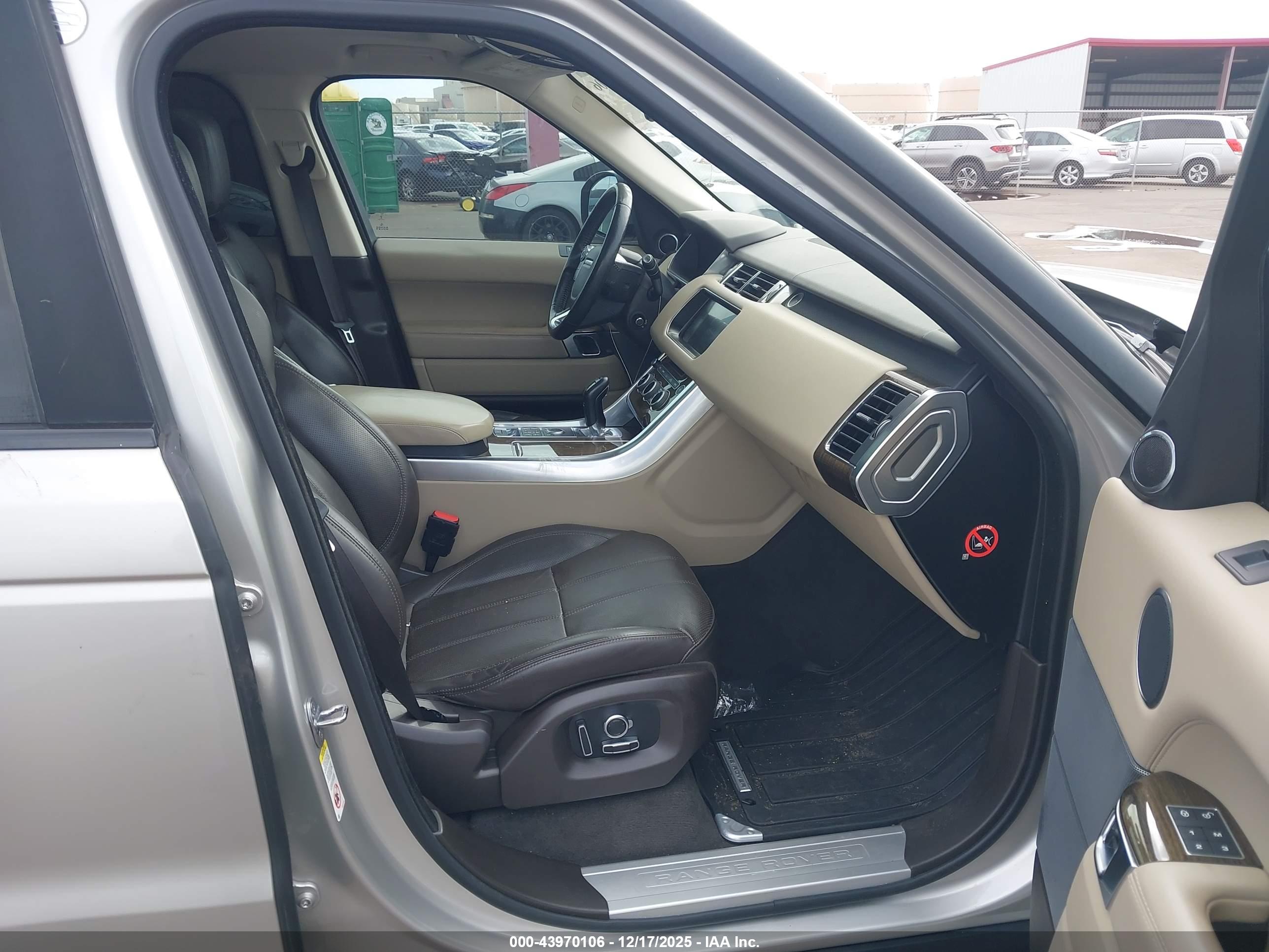LAND ROVER image 5