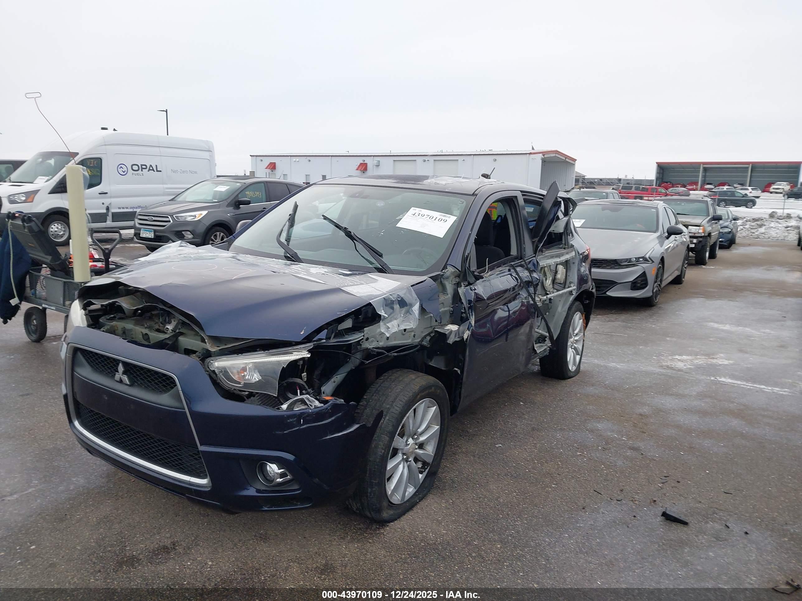 MITSUBISHI OUTLANDER image 6