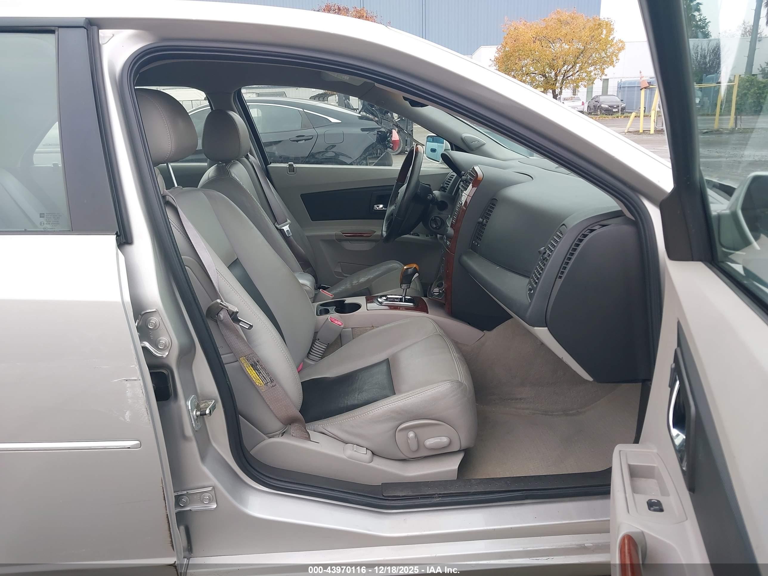 CADILLAC CTS image 5