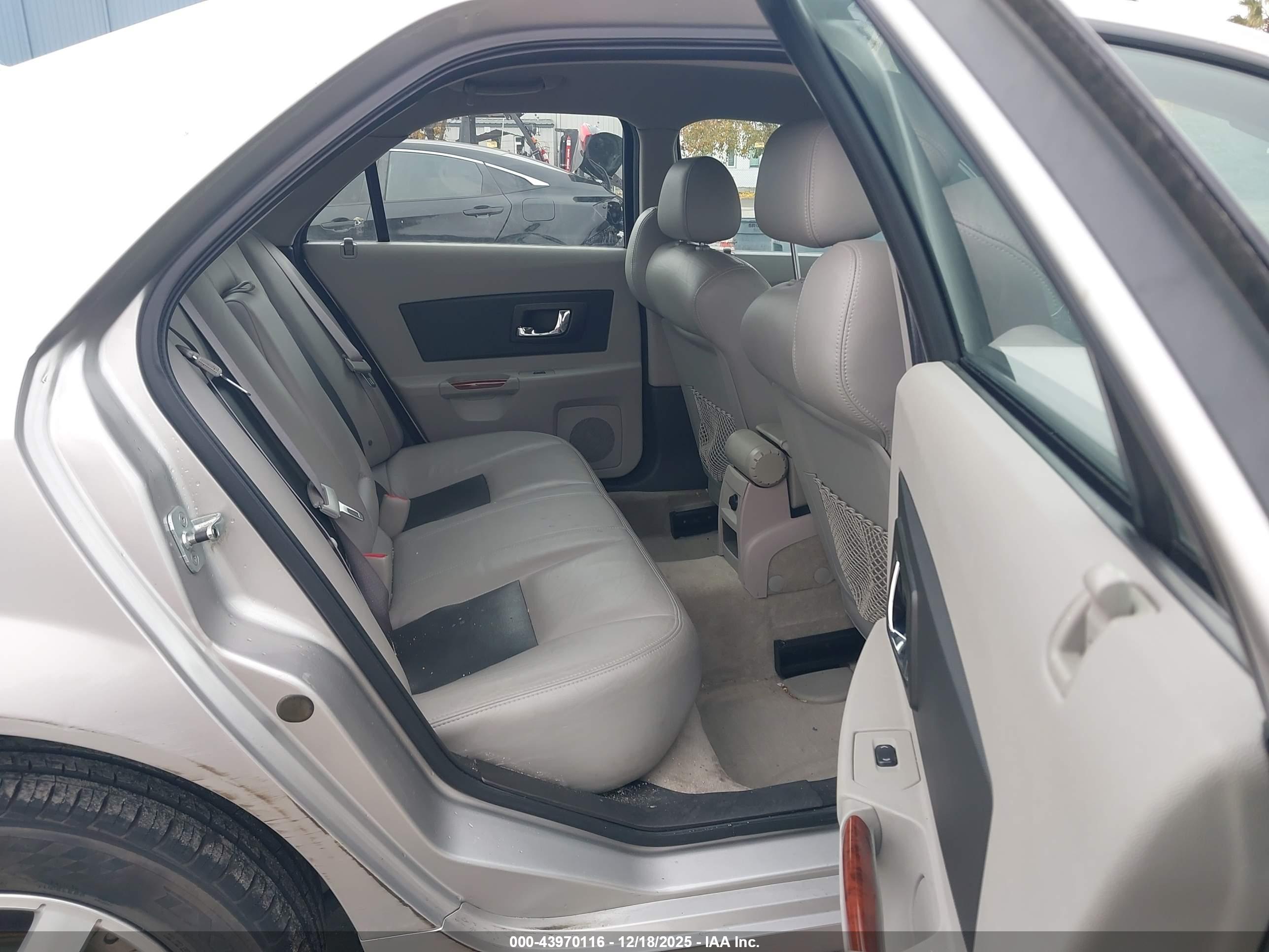 CADILLAC CTS image 8