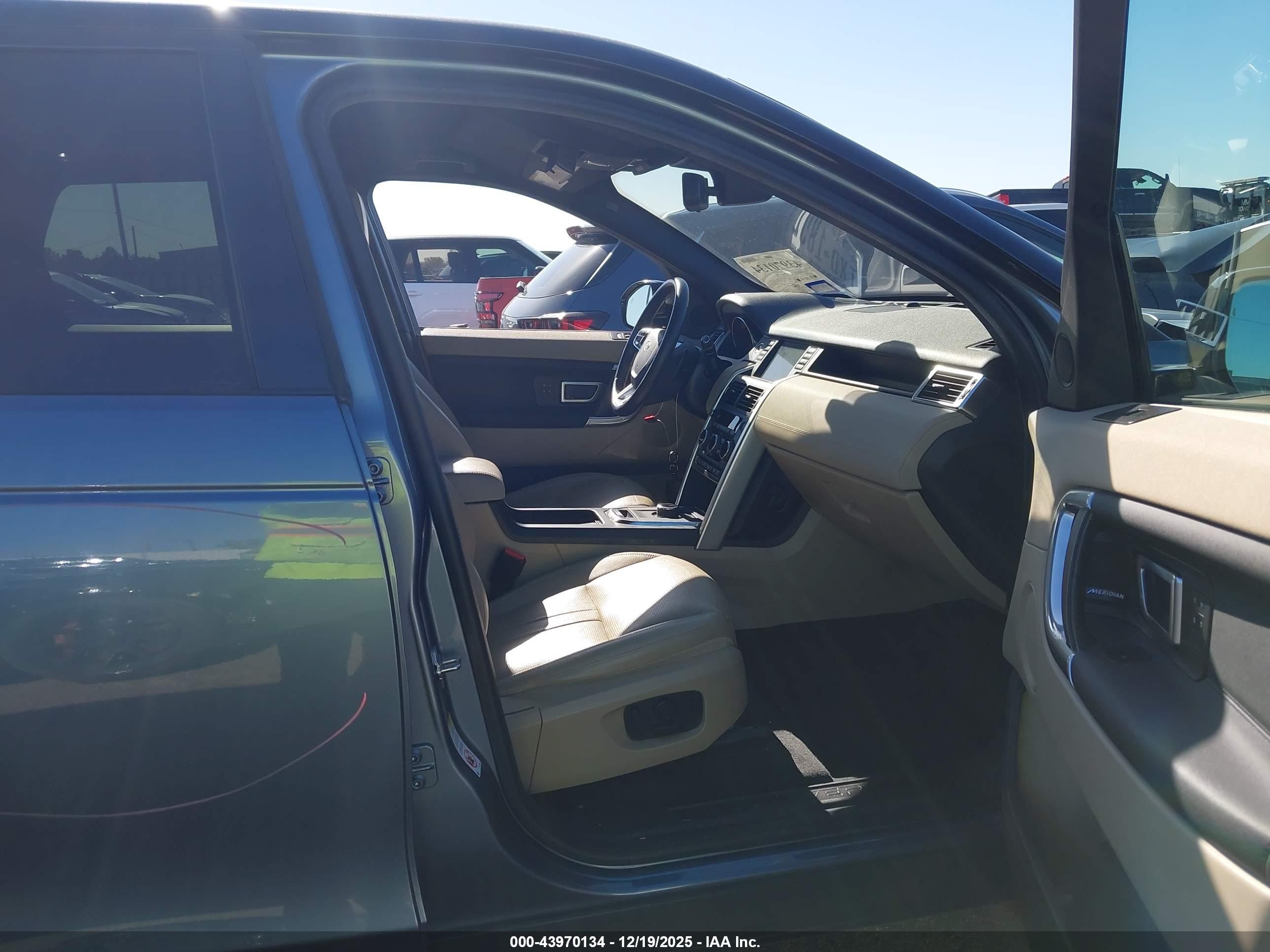 LAND ROVER image 5