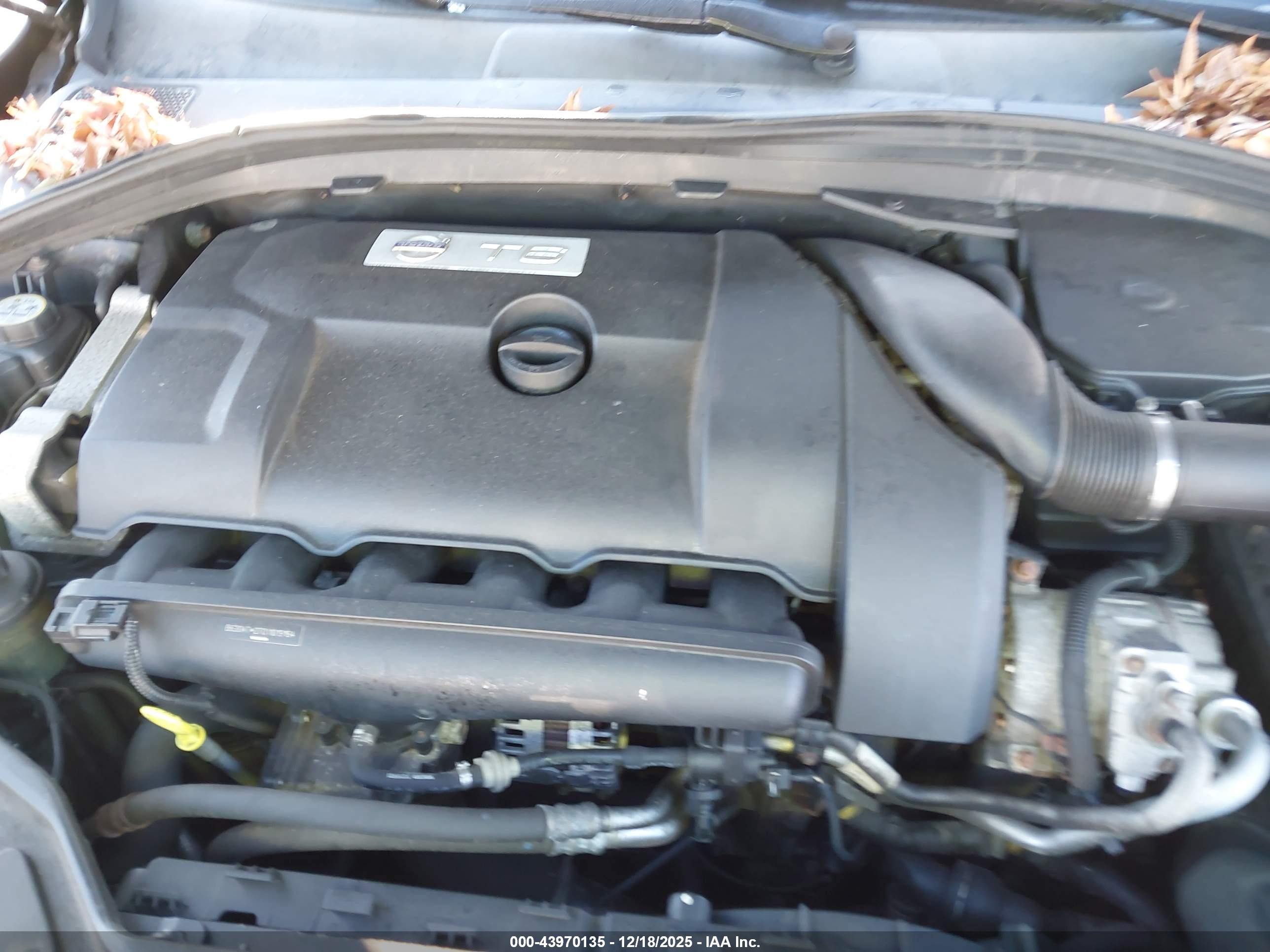 VOLVO XC60 image 10
