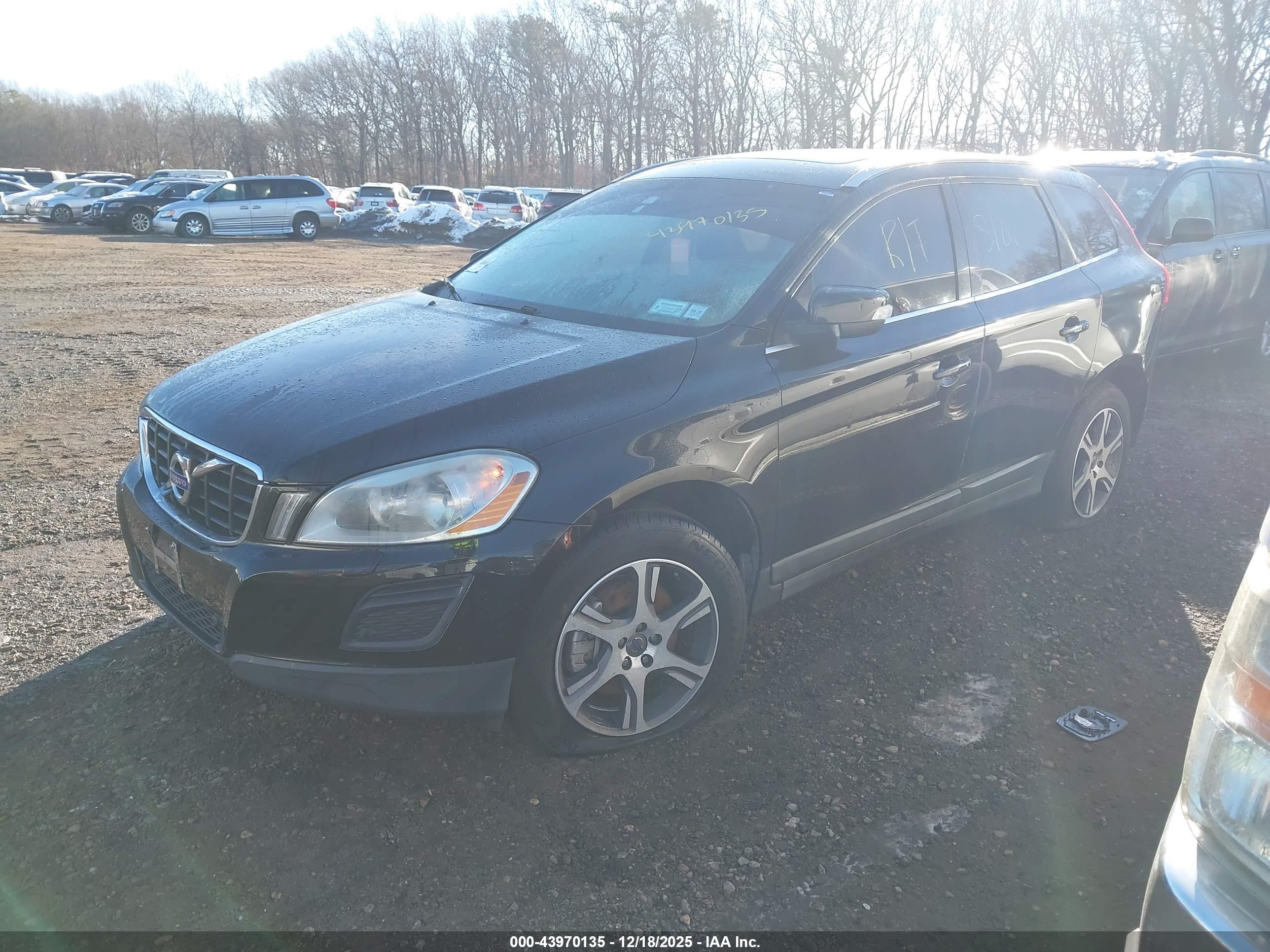 VOLVO XC60 image 2