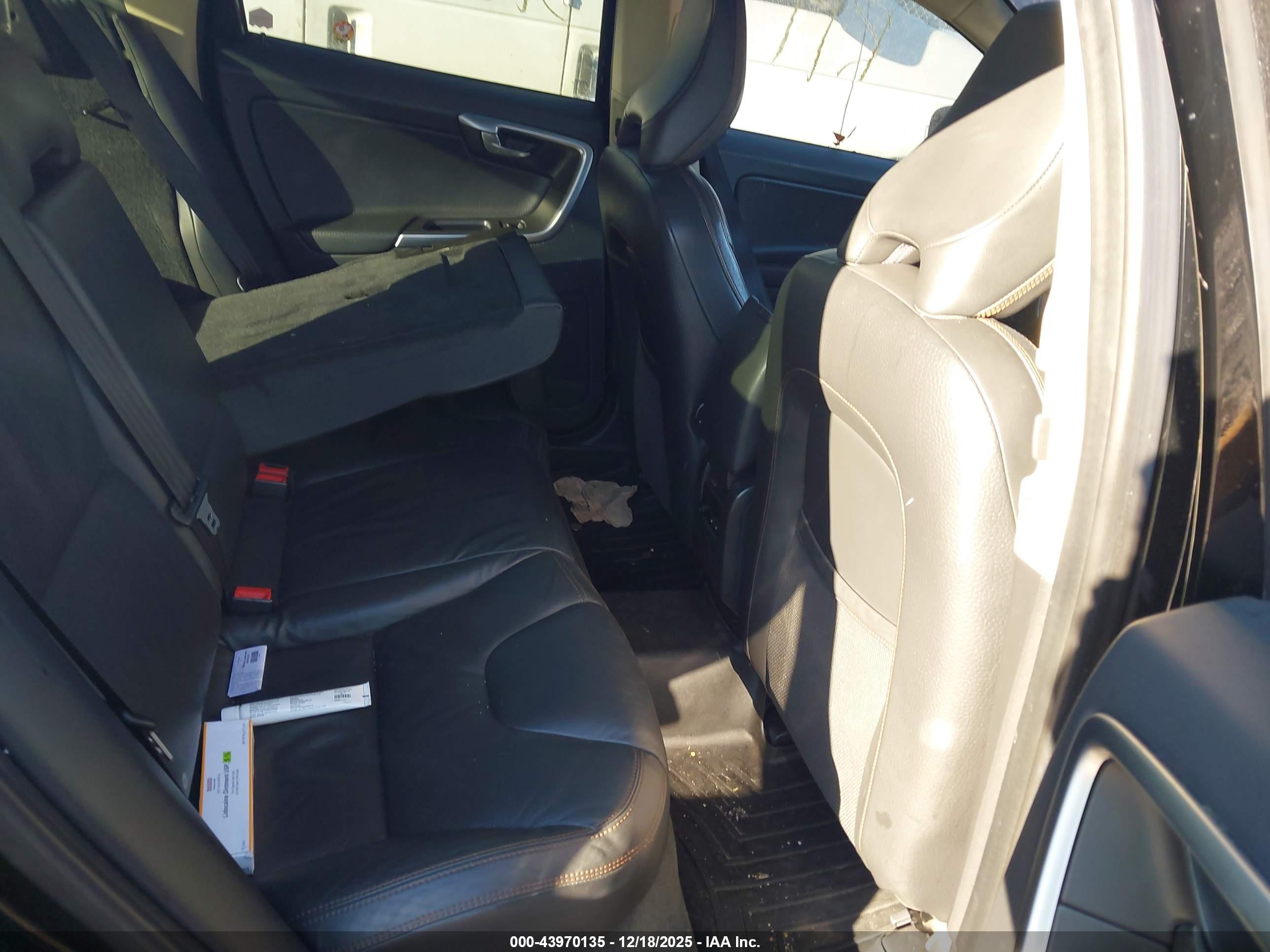 VOLVO XC60 image 8