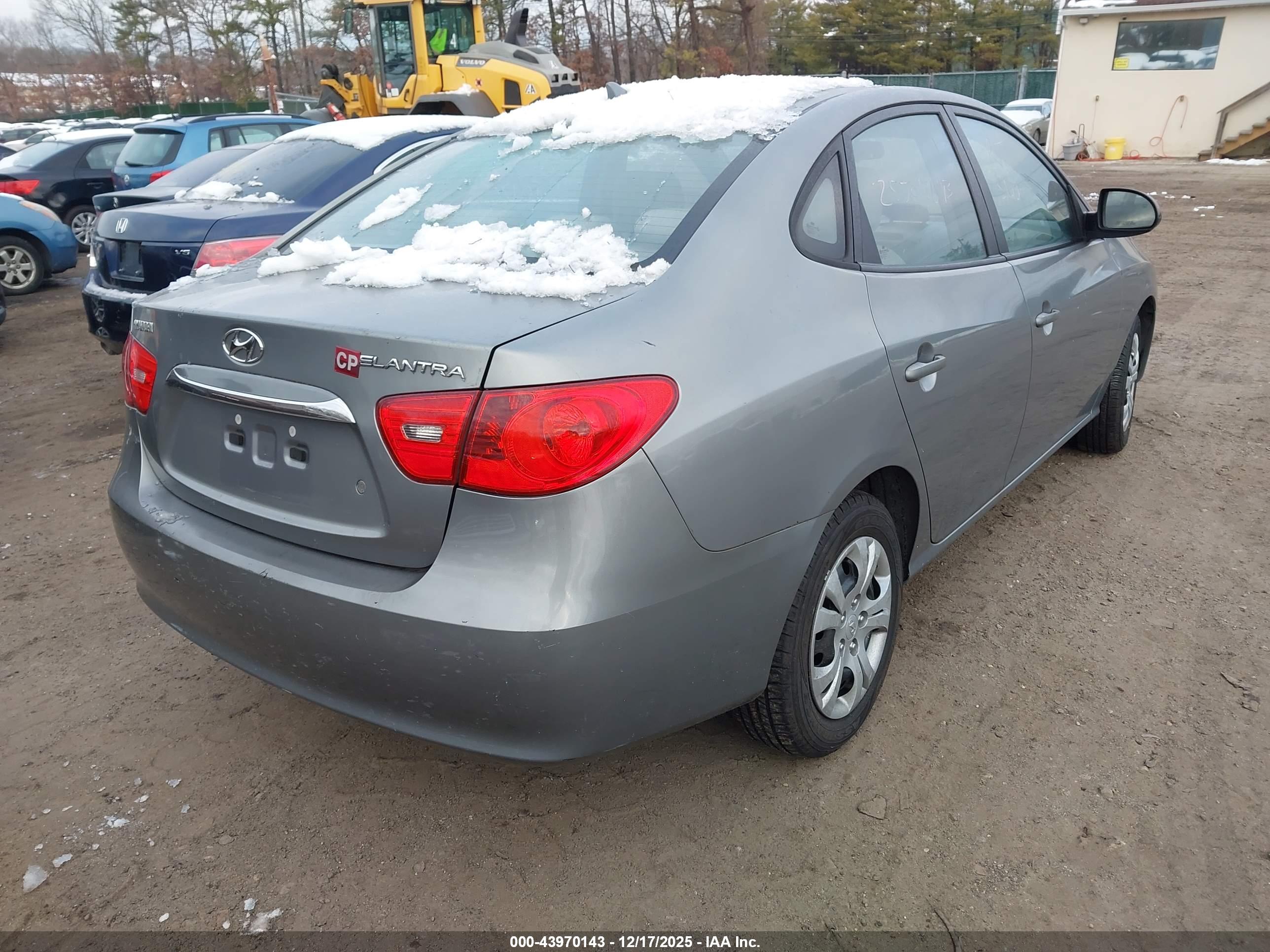HYUNDAI ELANTRA image 4