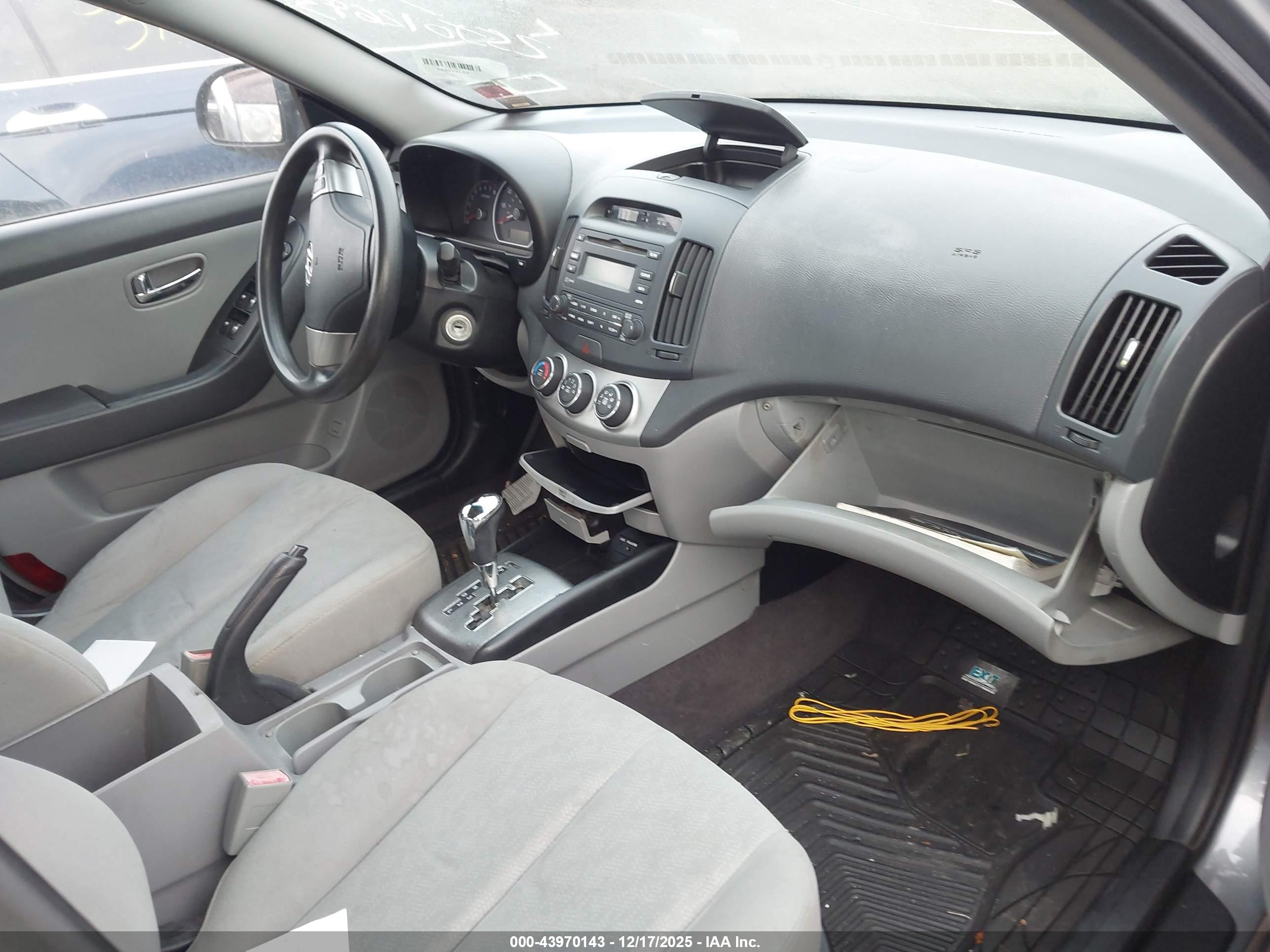 HYUNDAI ELANTRA image 5