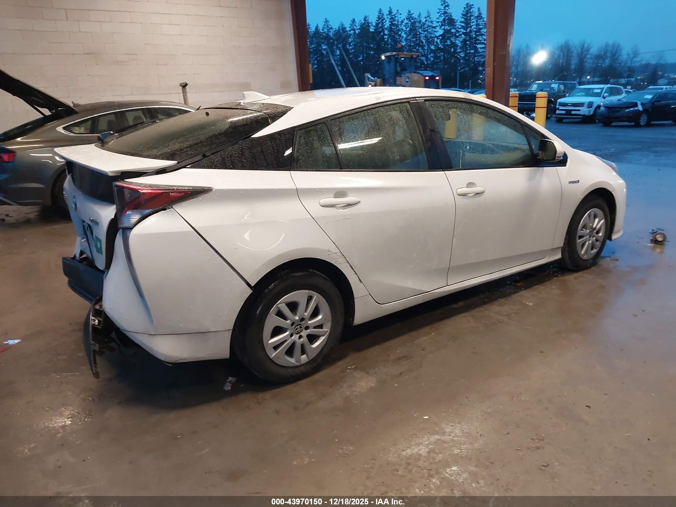 TOYOTA PRIUS image 4