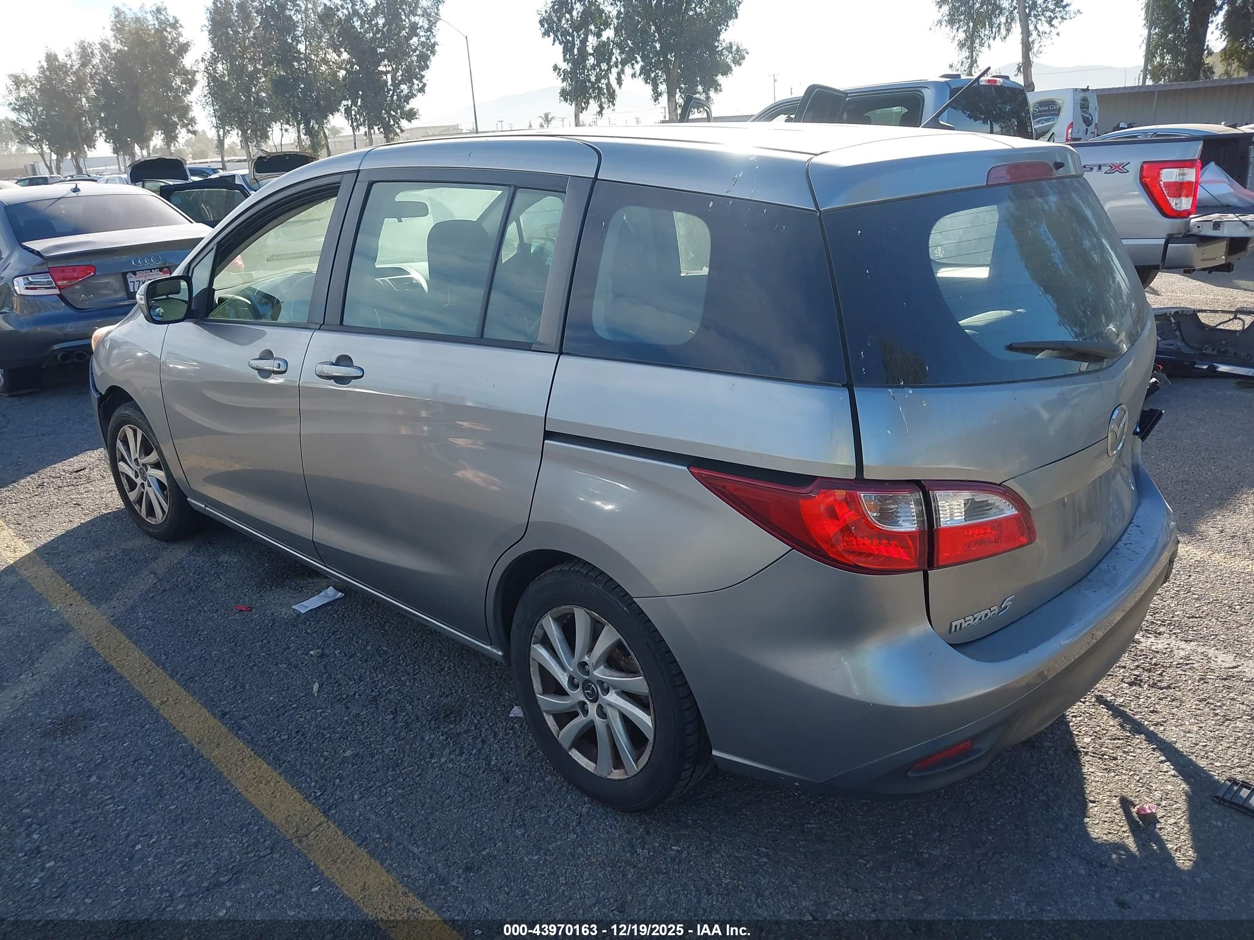 MAZDA MAZDA5 image 3