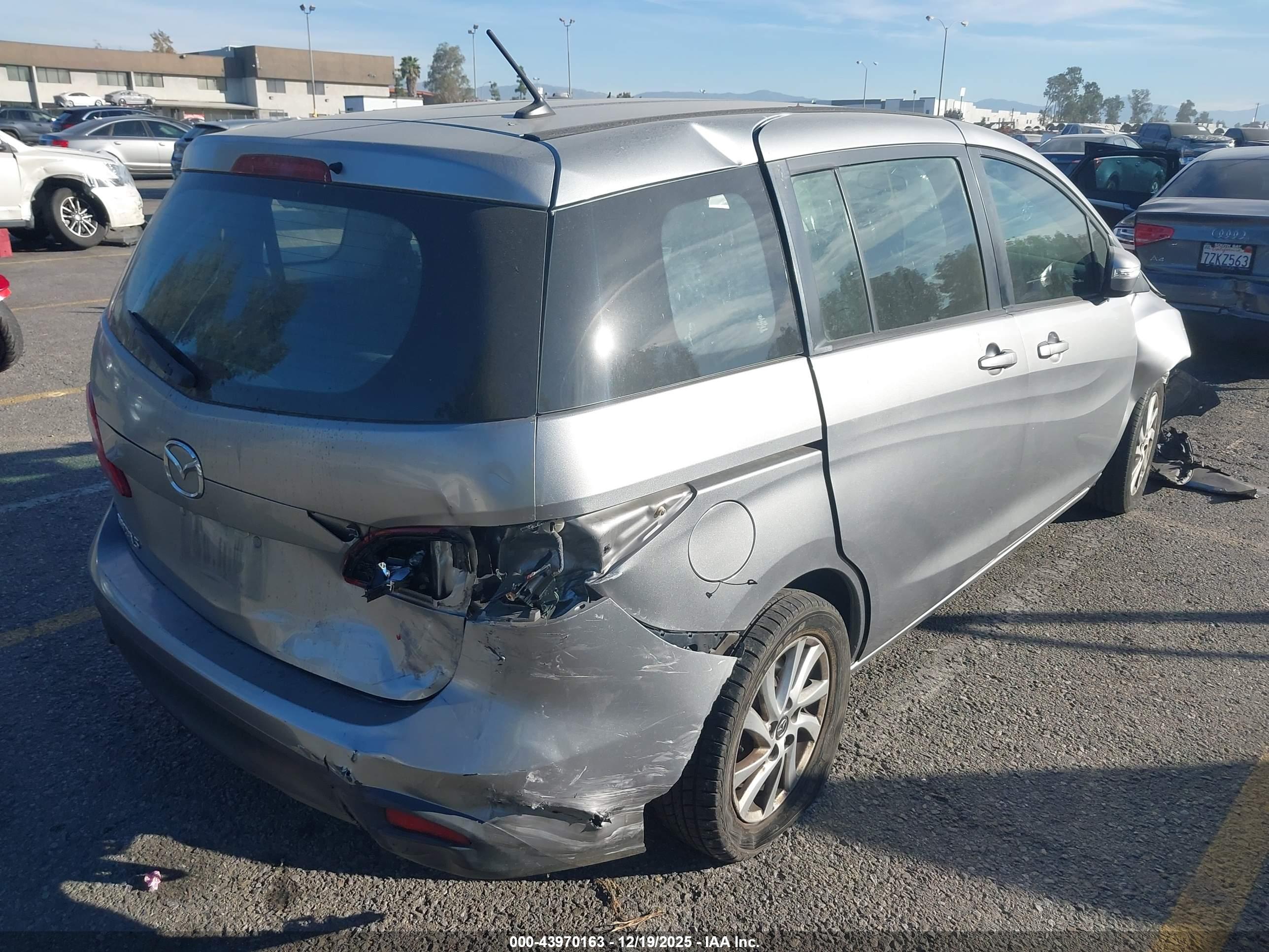 MAZDA MAZDA5 image 4