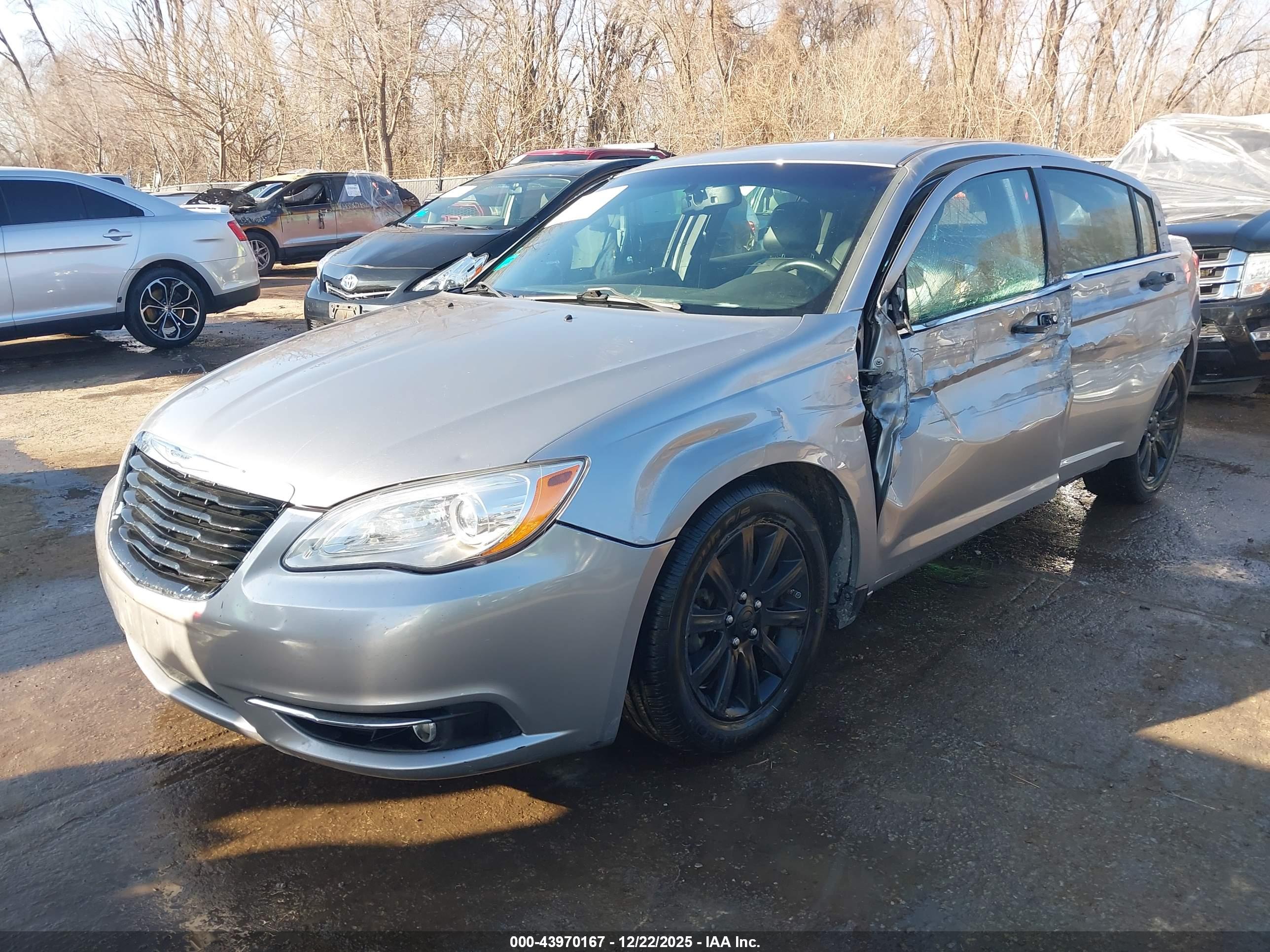 CHRYSLER 200 image 2