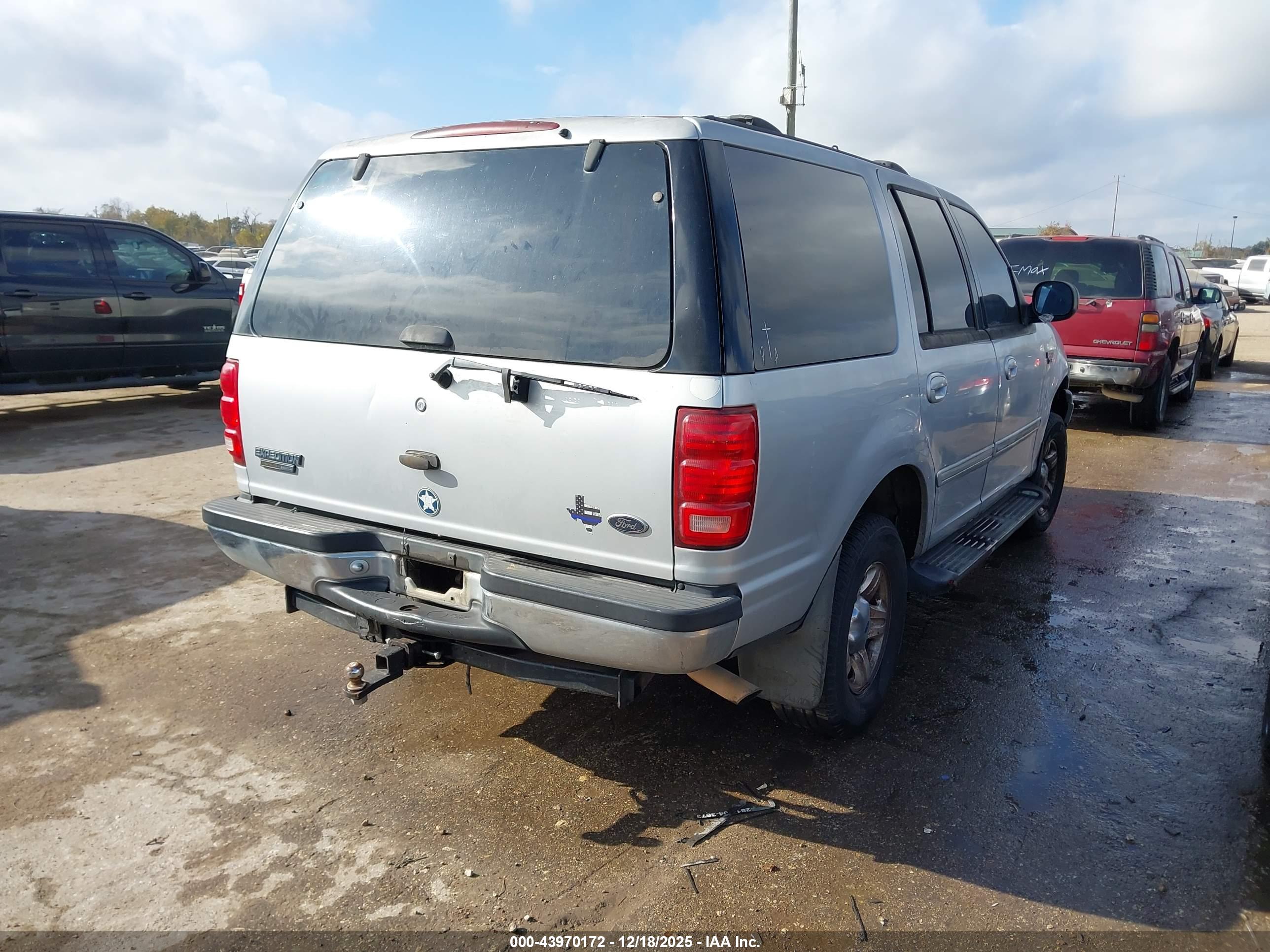FORD EXPEDITION image 4