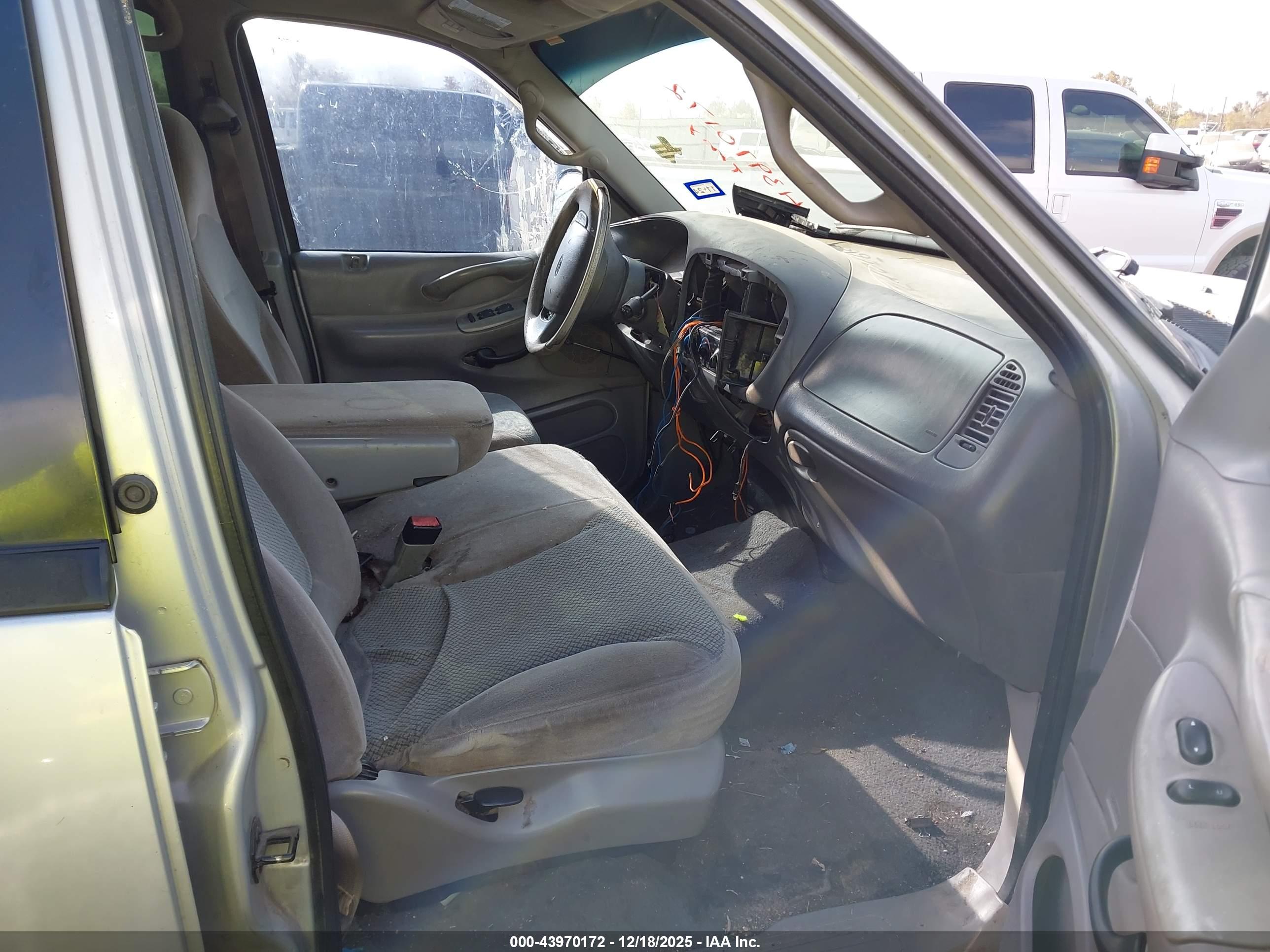 FORD EXPEDITION image 5