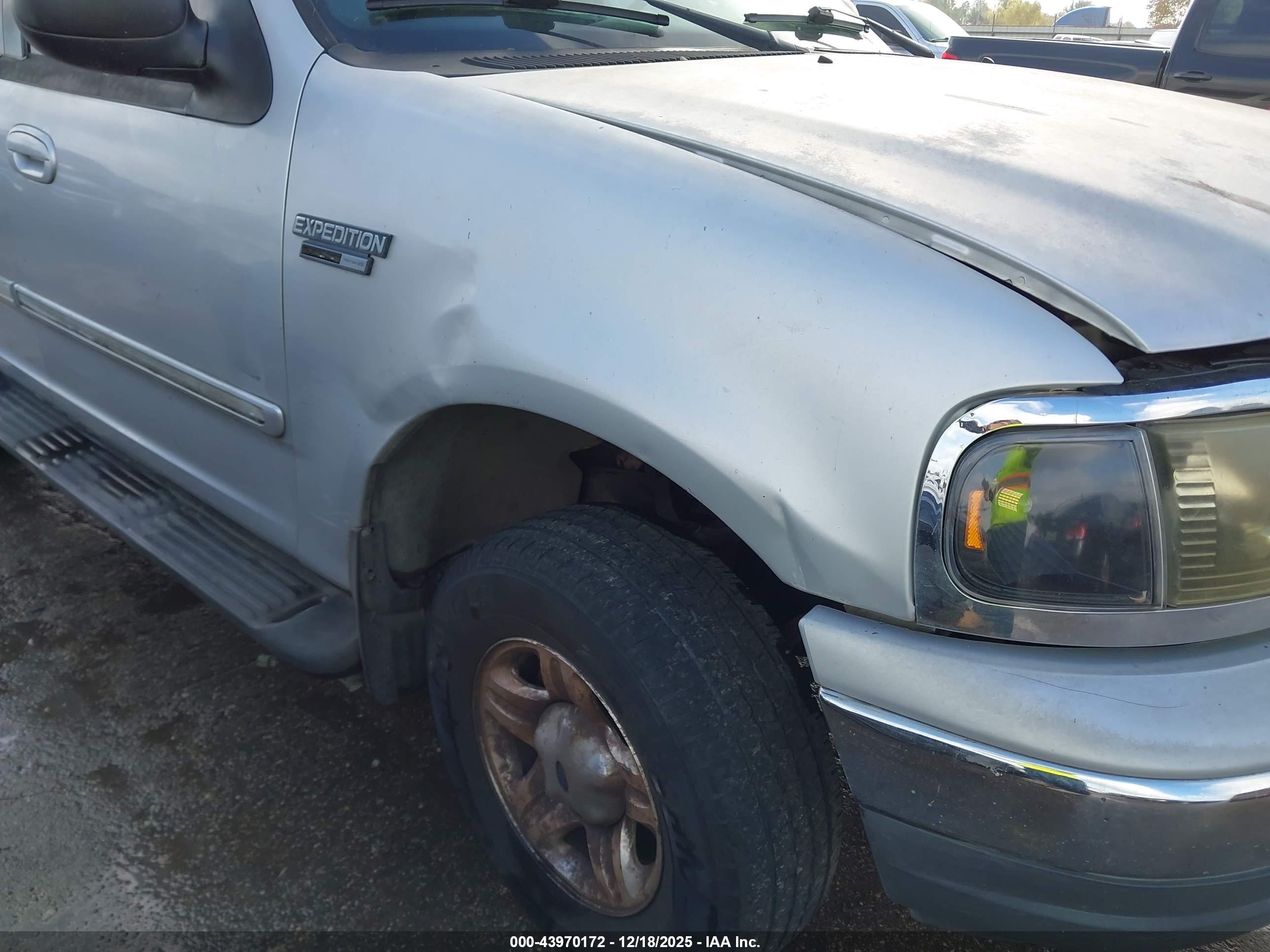 FORD EXPEDITION image 6