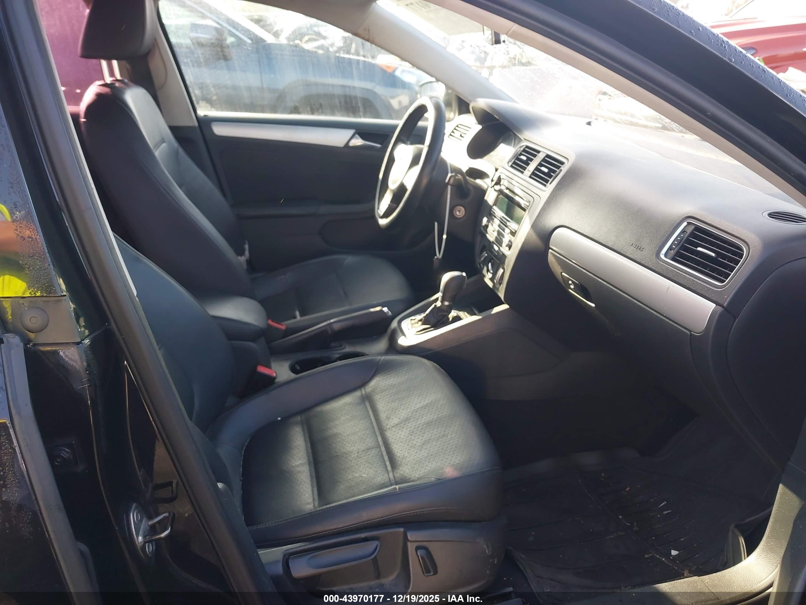 VOLKSWAGEN JETTA image 5