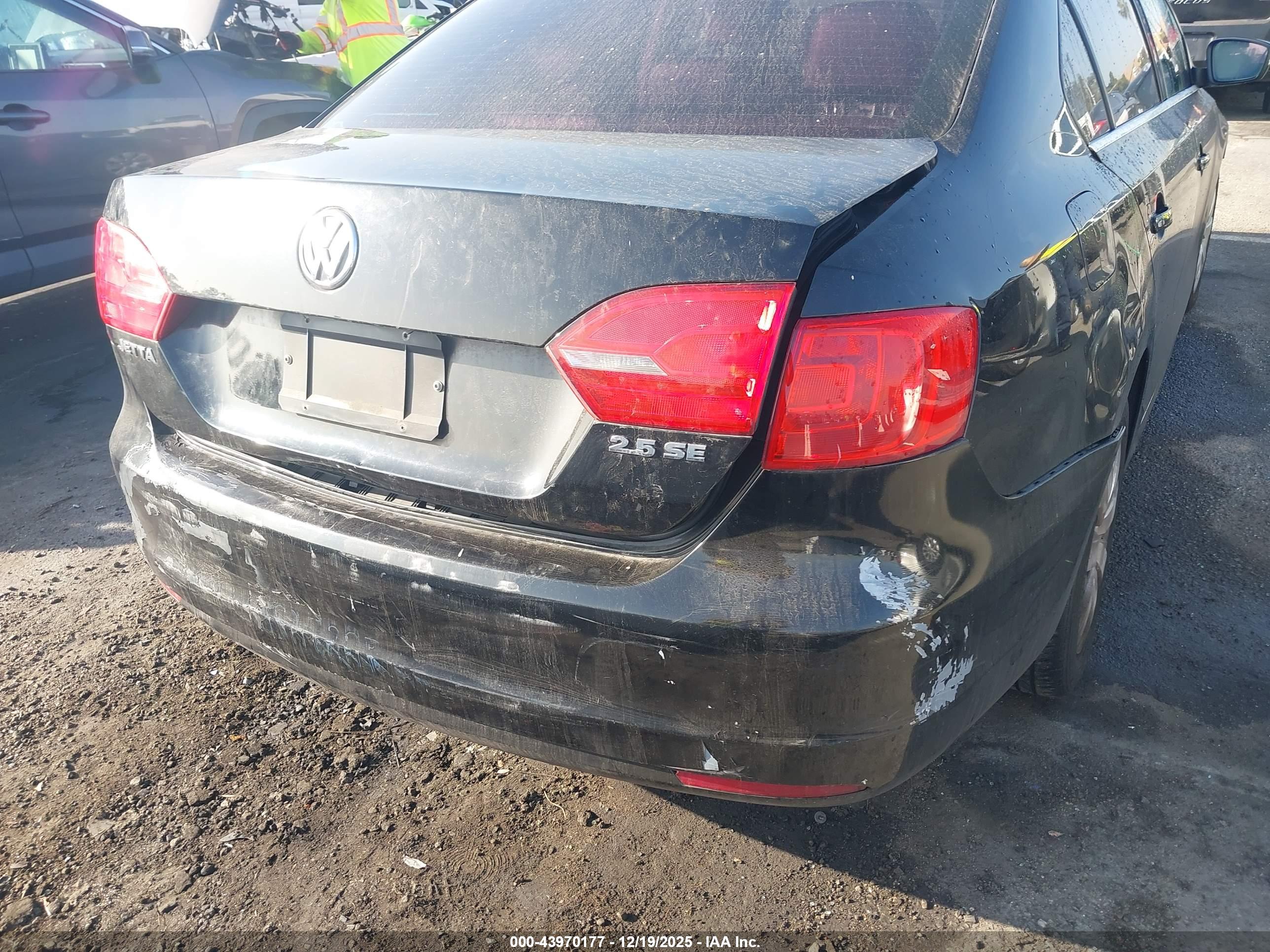 VOLKSWAGEN JETTA image 6
