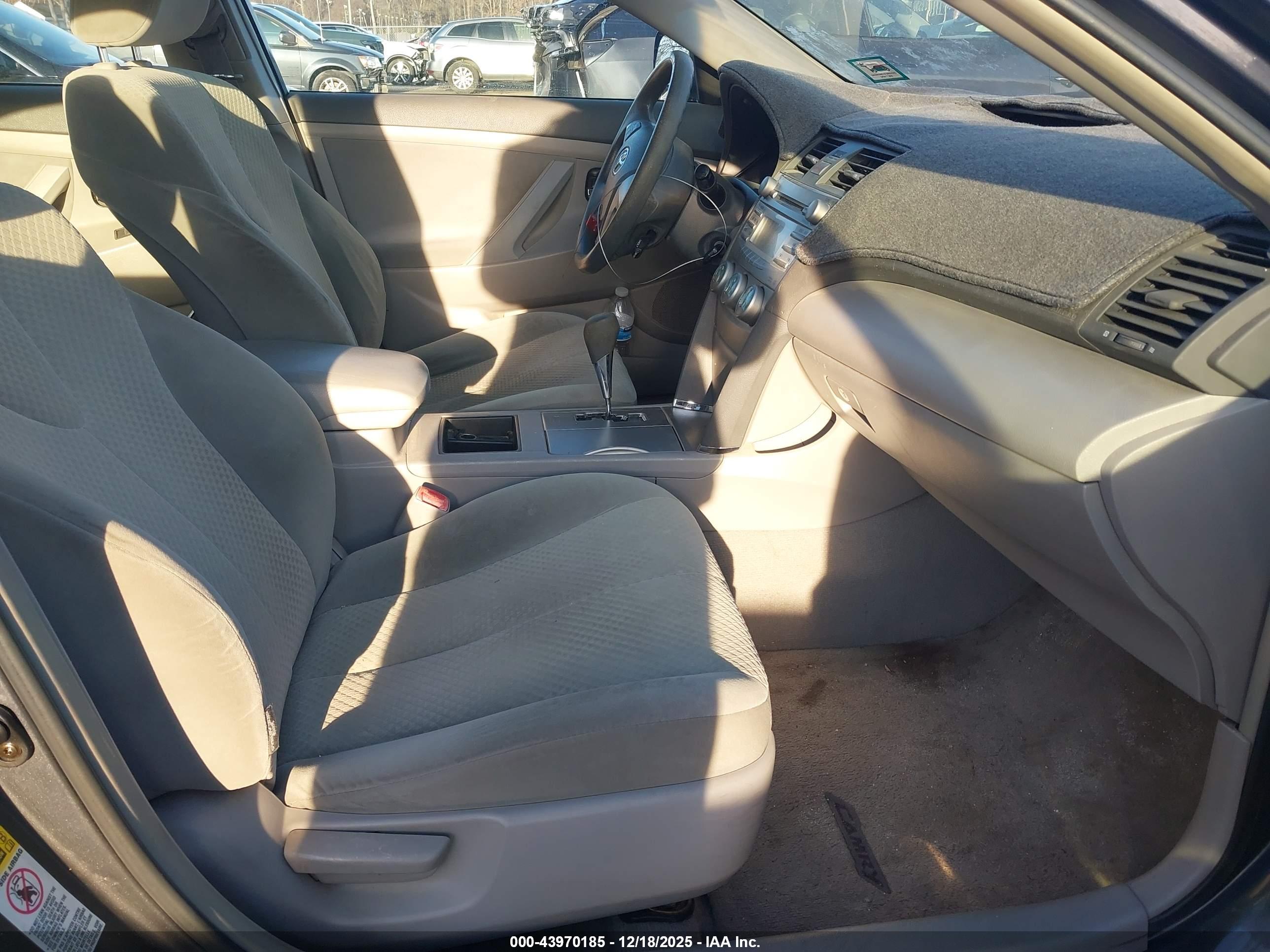 TOYOTA CAMRY image 5