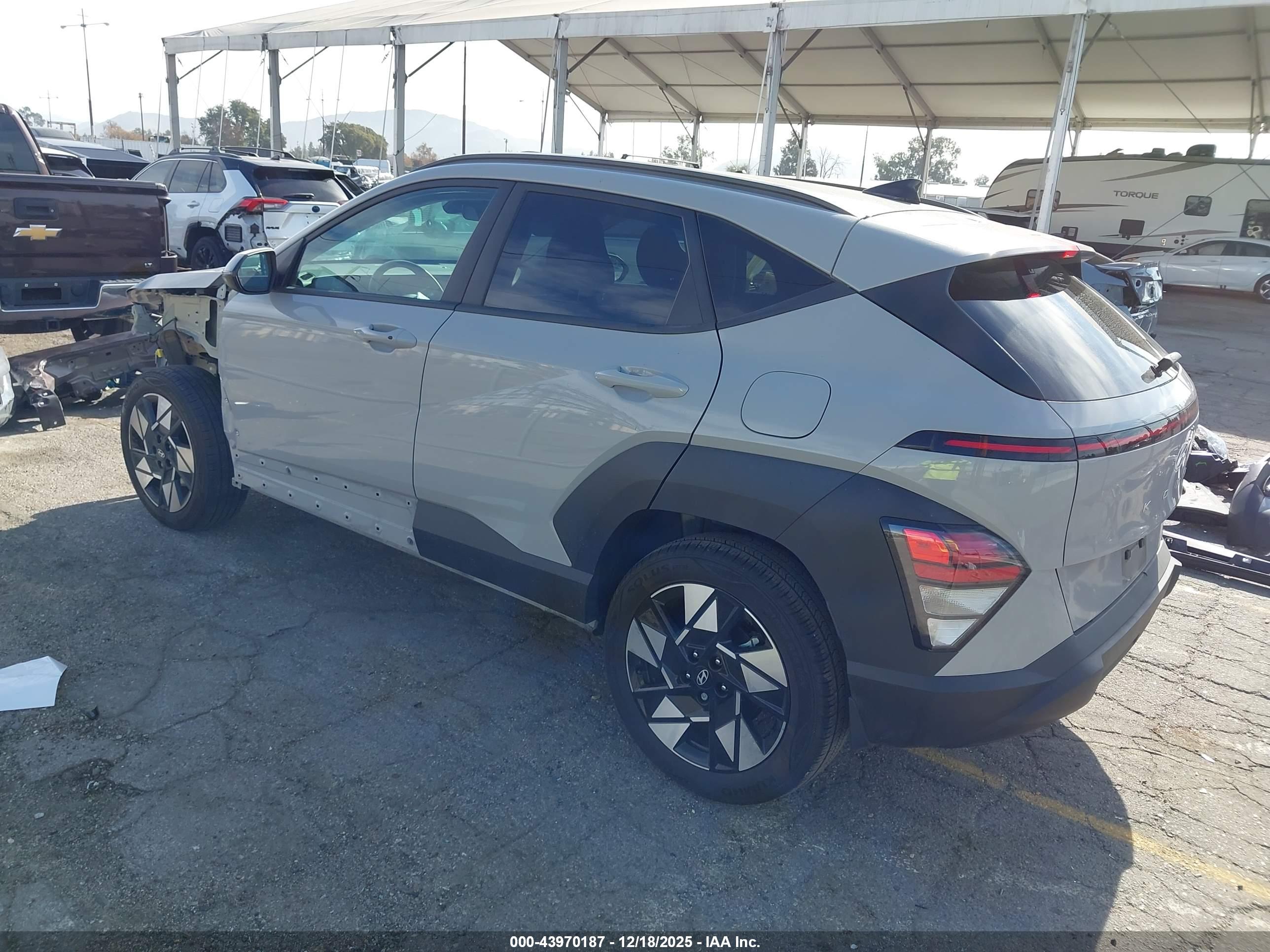 HYUNDAI KONA image 3