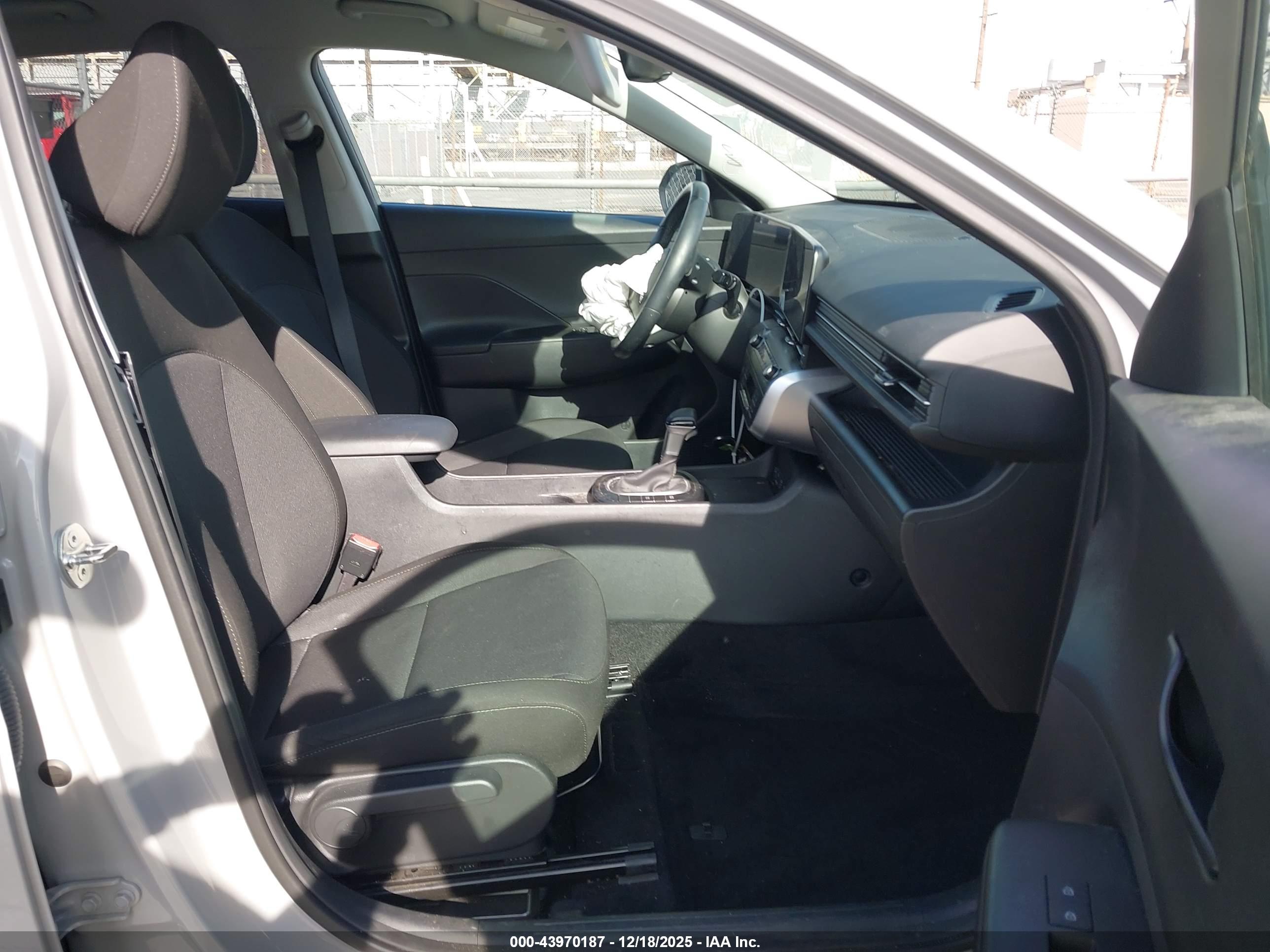 HYUNDAI KONA image 5
