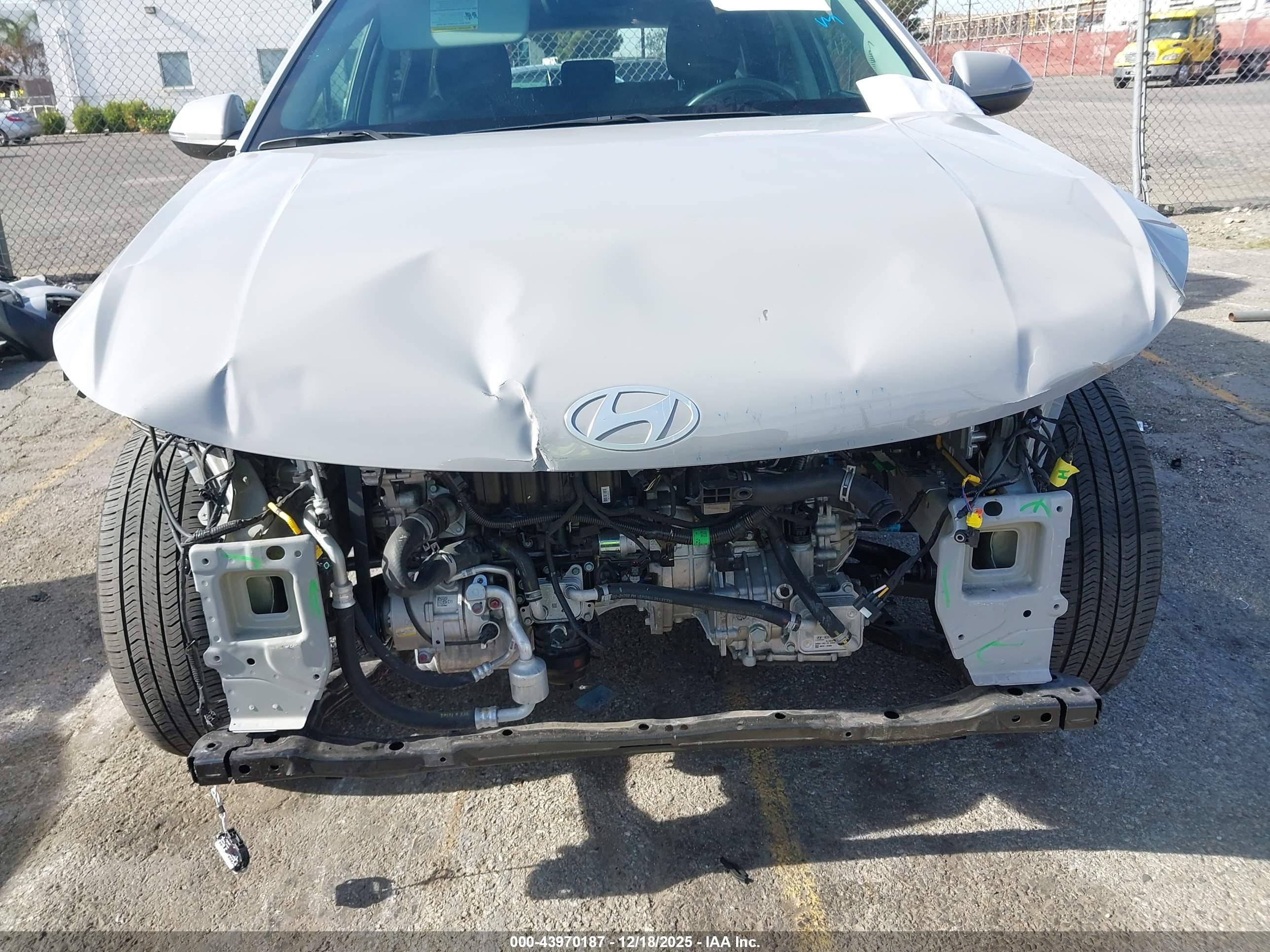 HYUNDAI KONA image 6