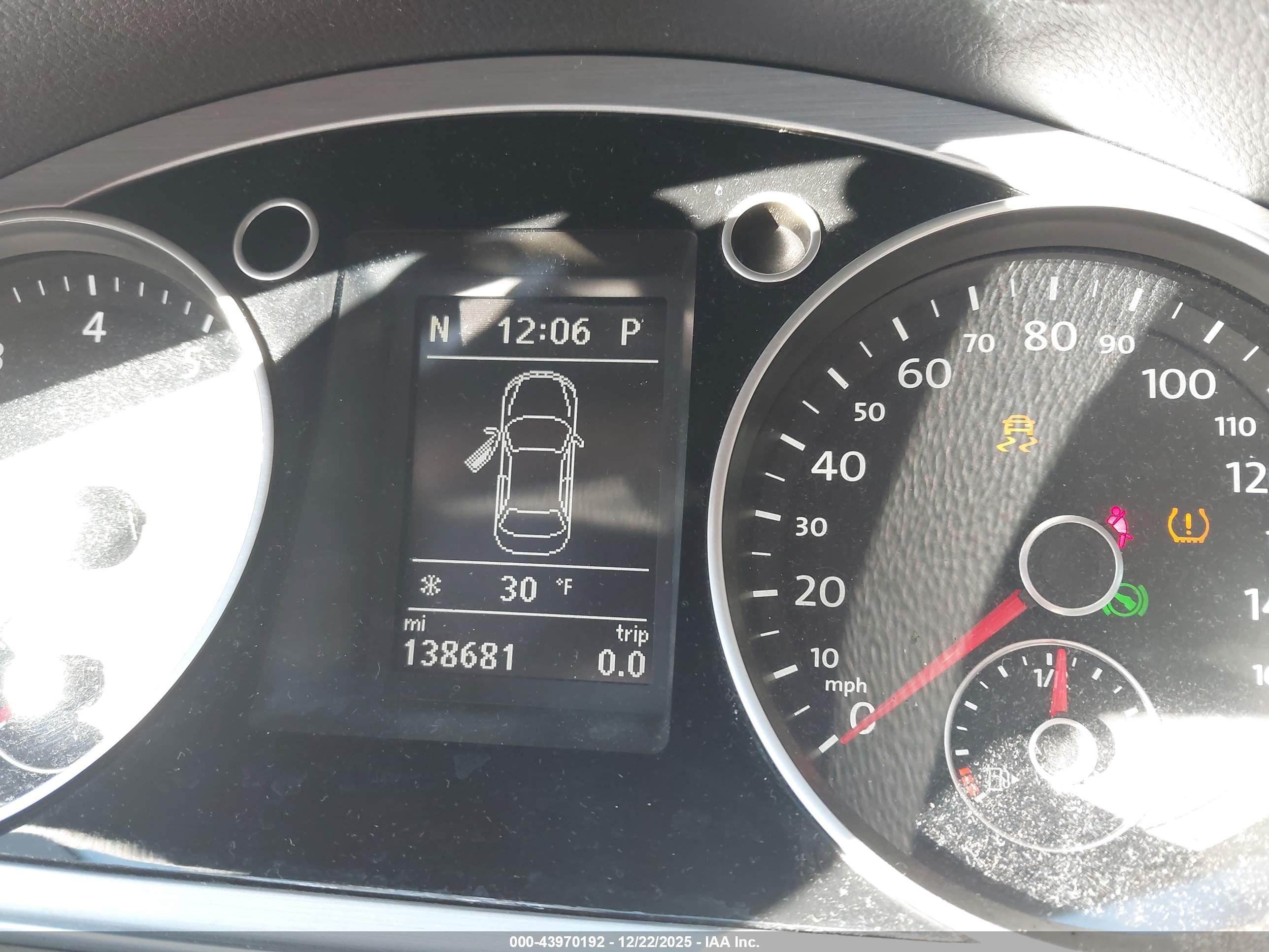 VOLKSWAGEN CC image 7