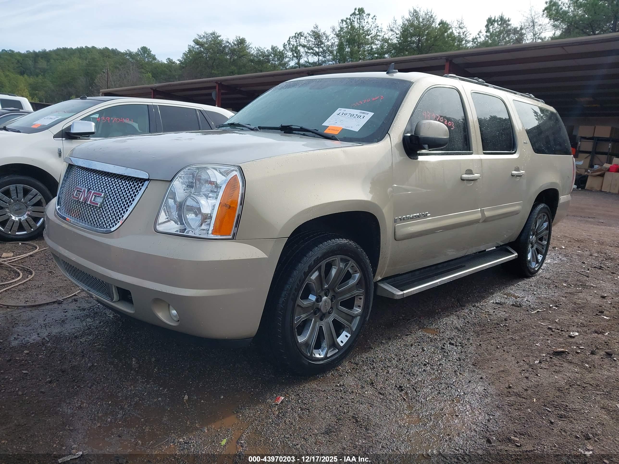 GMC YUKON image 2