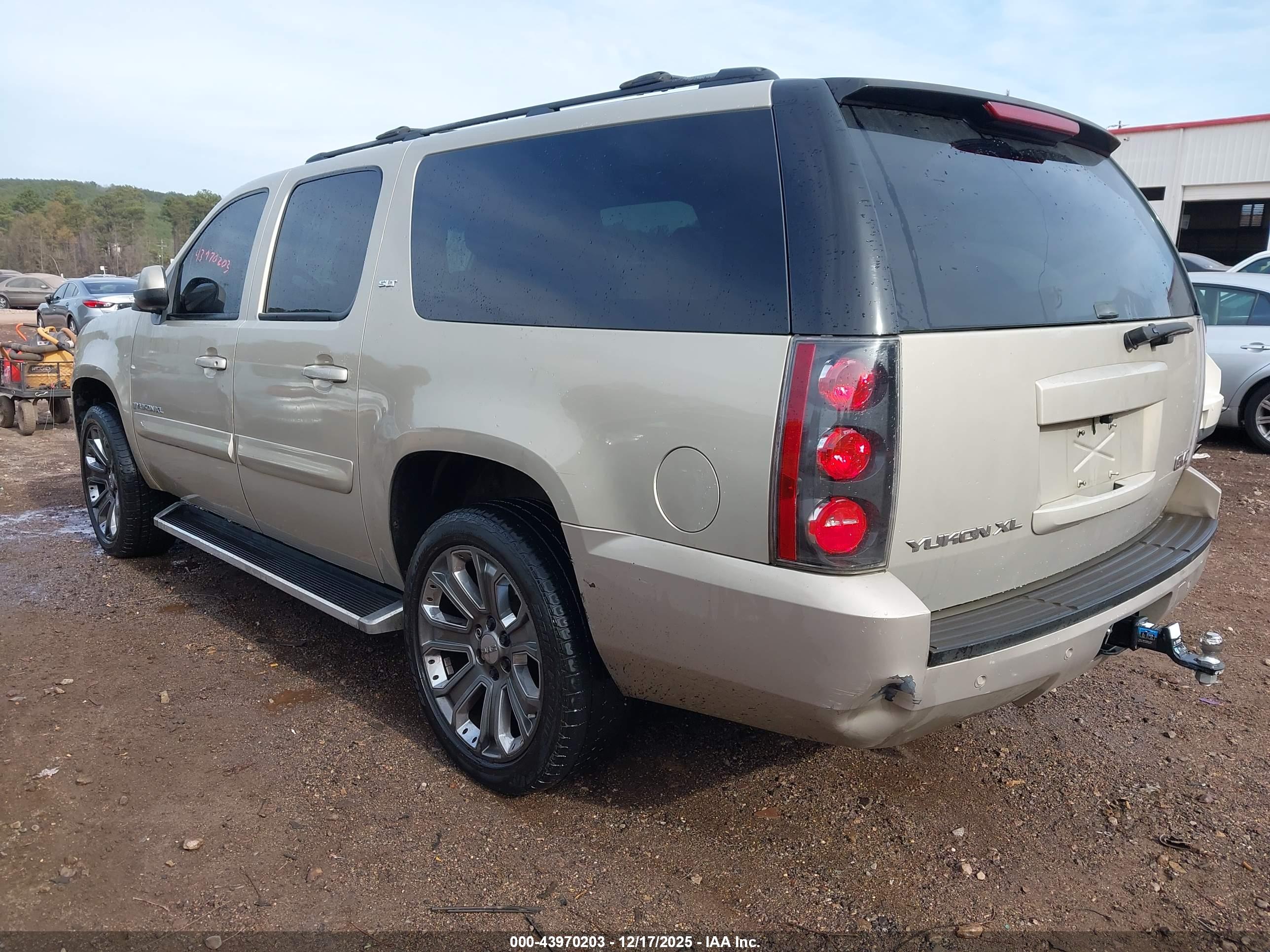 GMC YUKON image 3