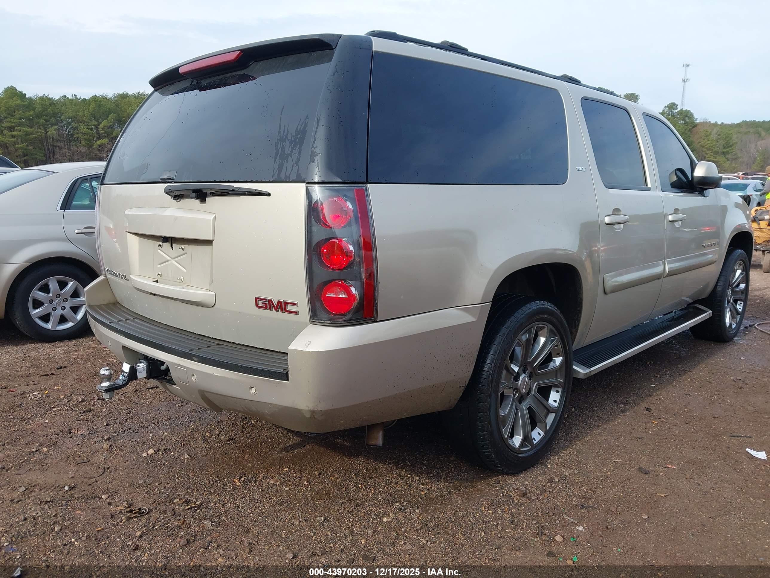 GMC YUKON image 4
