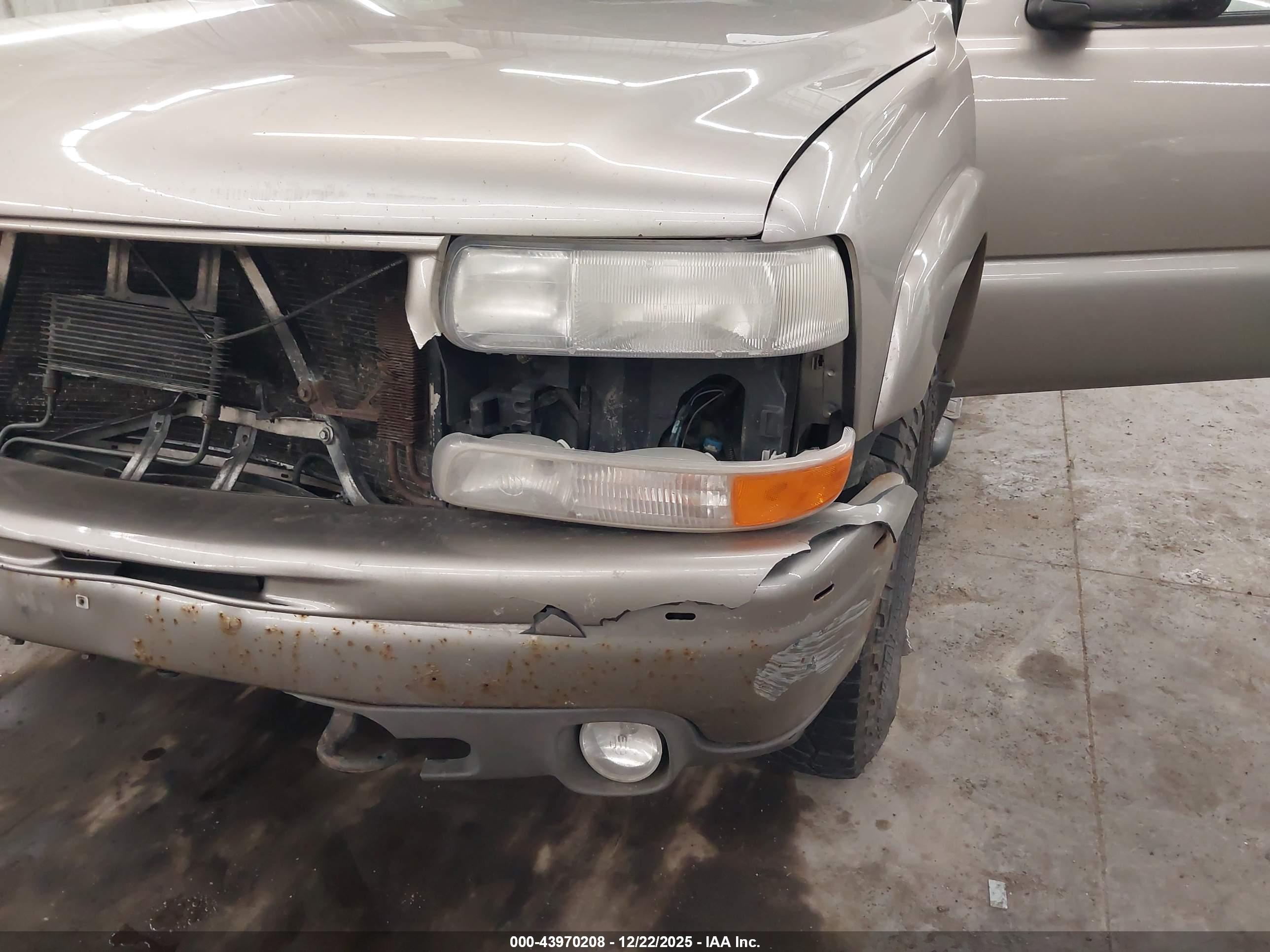 CHEVROLET SUBURBAN image 6