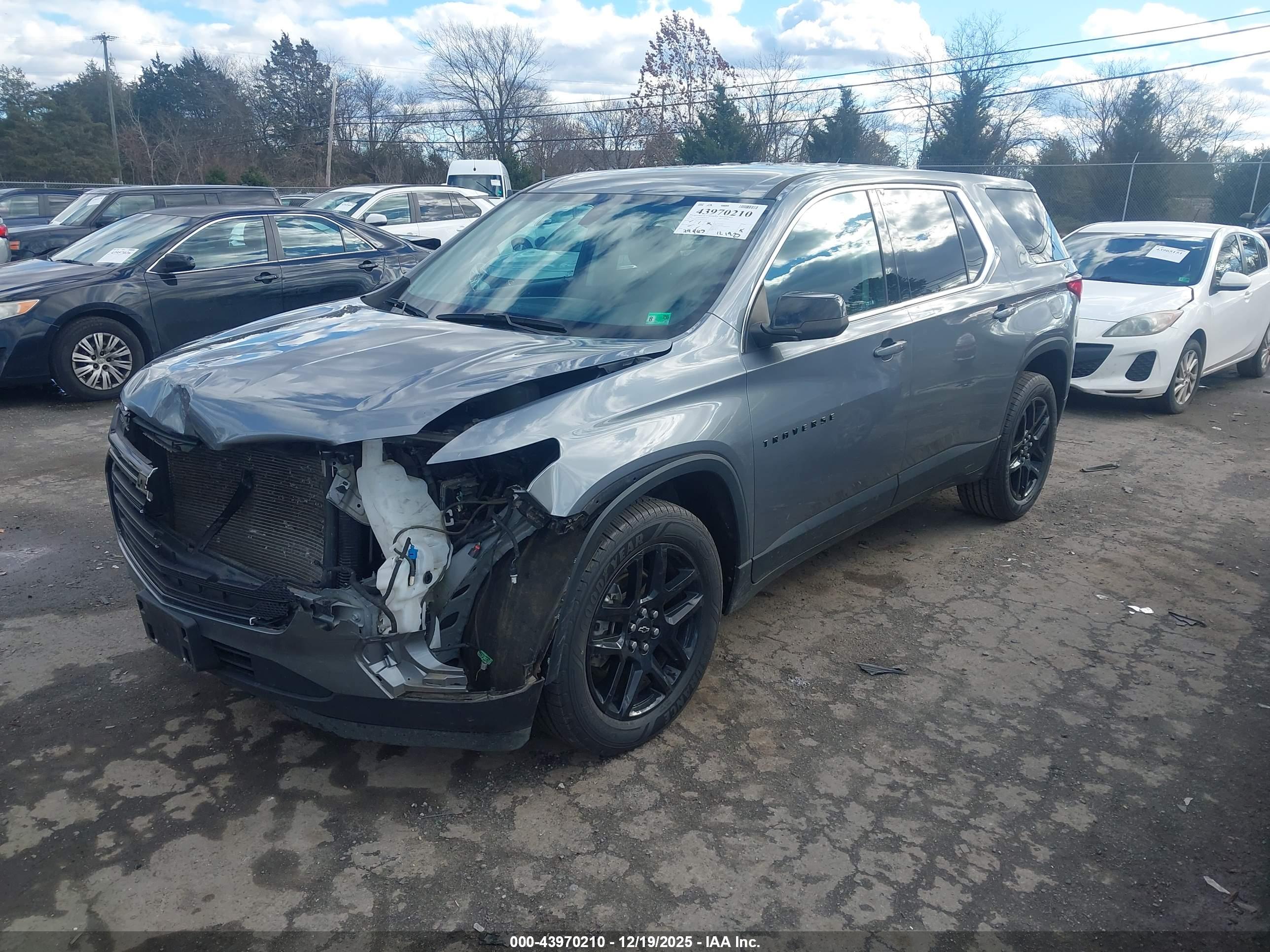 CHEVROLET TRAVERSE image 2