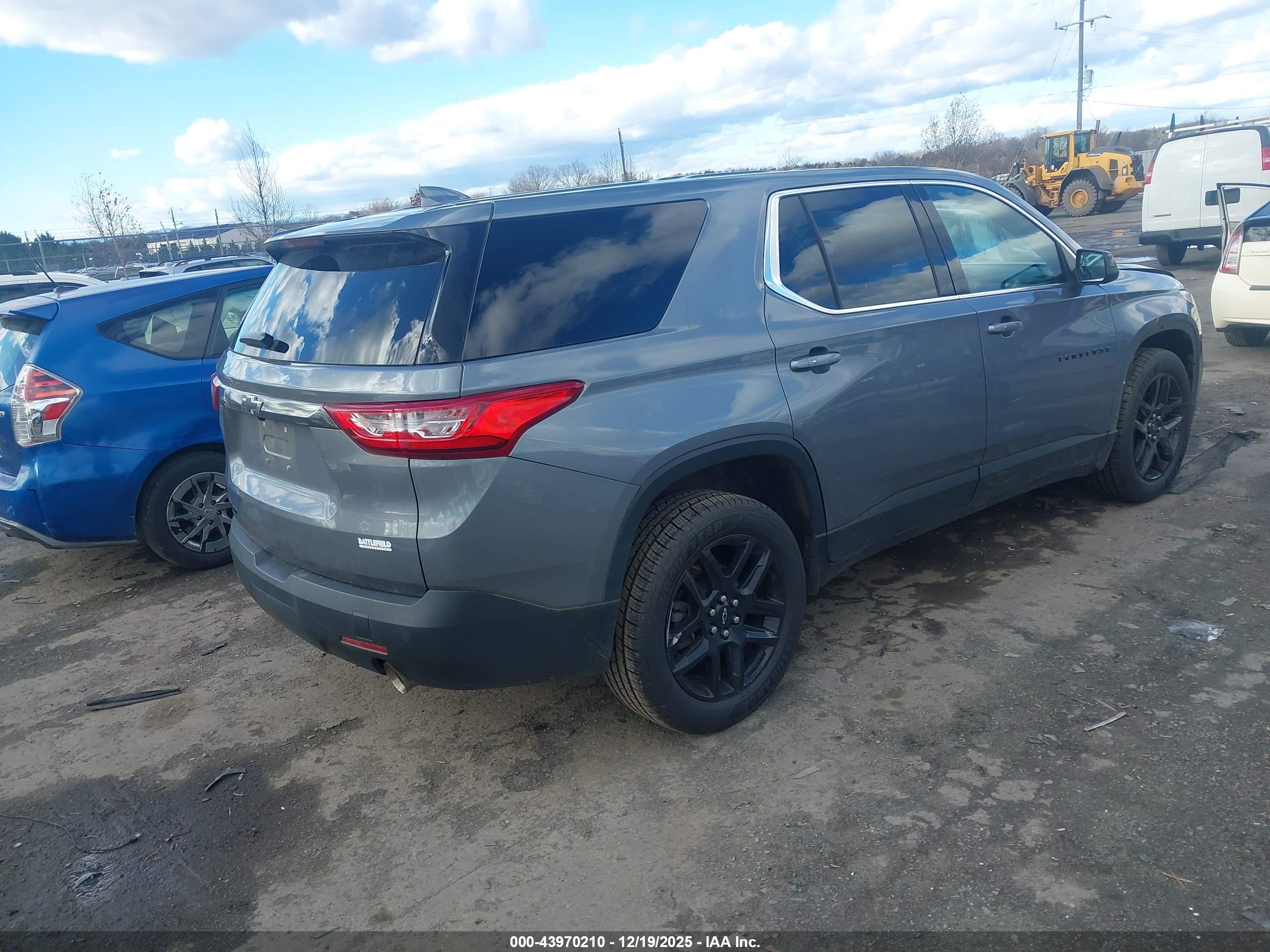 CHEVROLET TRAVERSE image 4