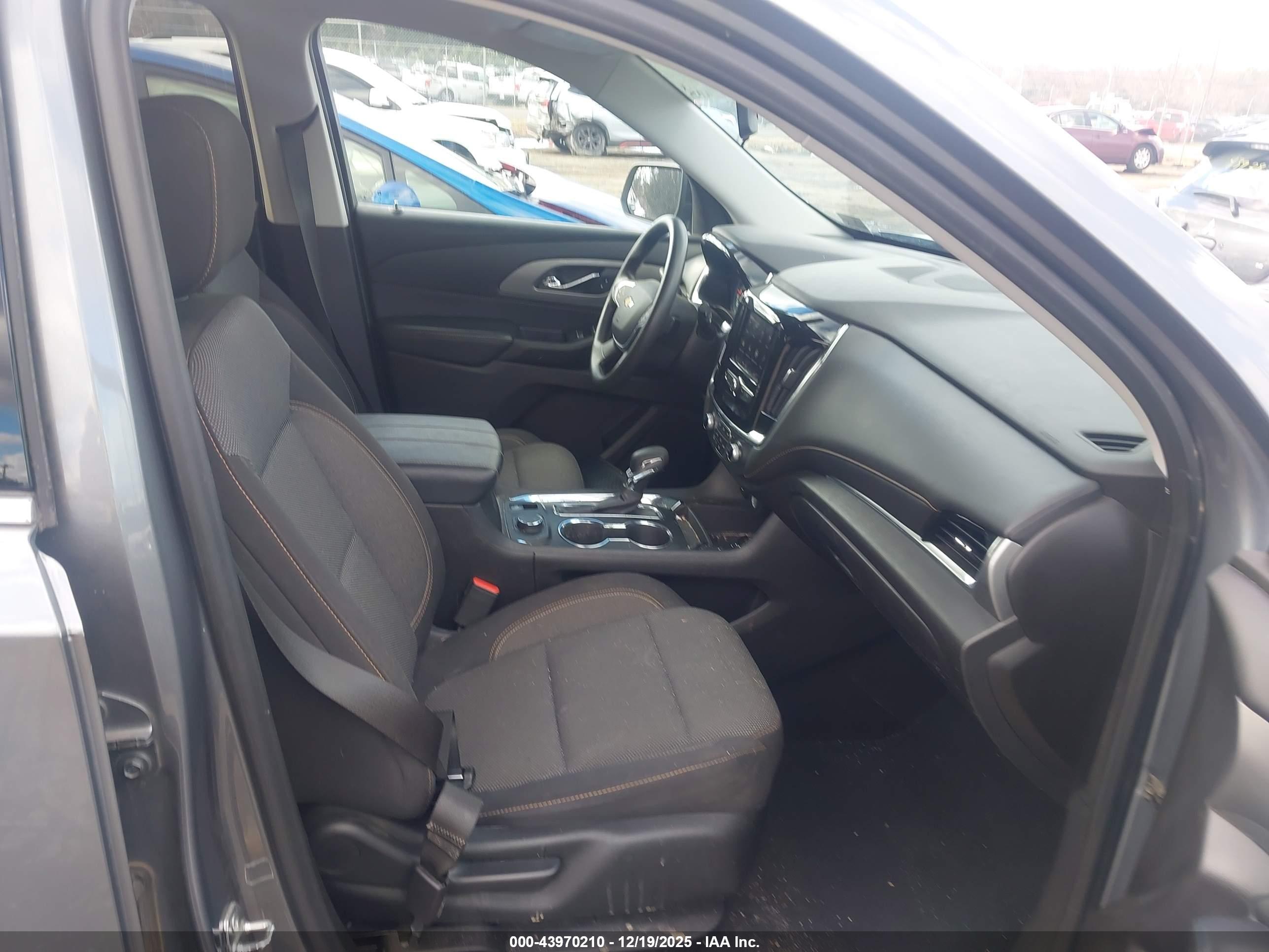 CHEVROLET TRAVERSE image 5