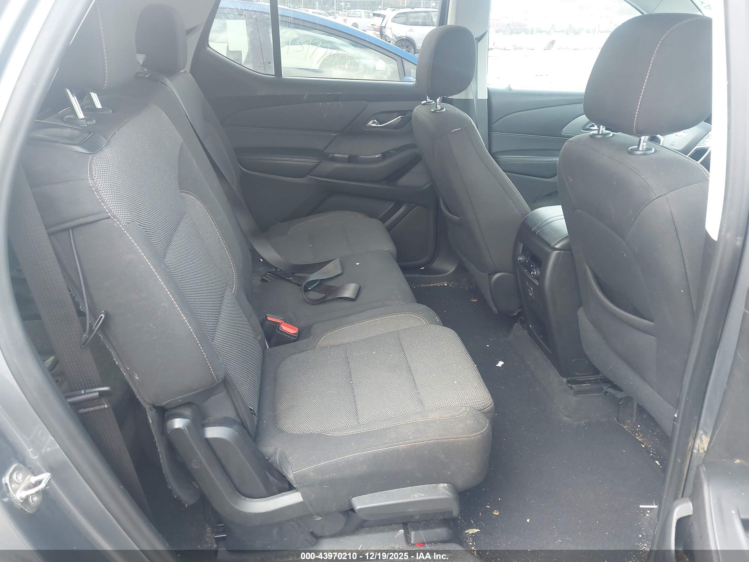 CHEVROLET TRAVERSE image 8