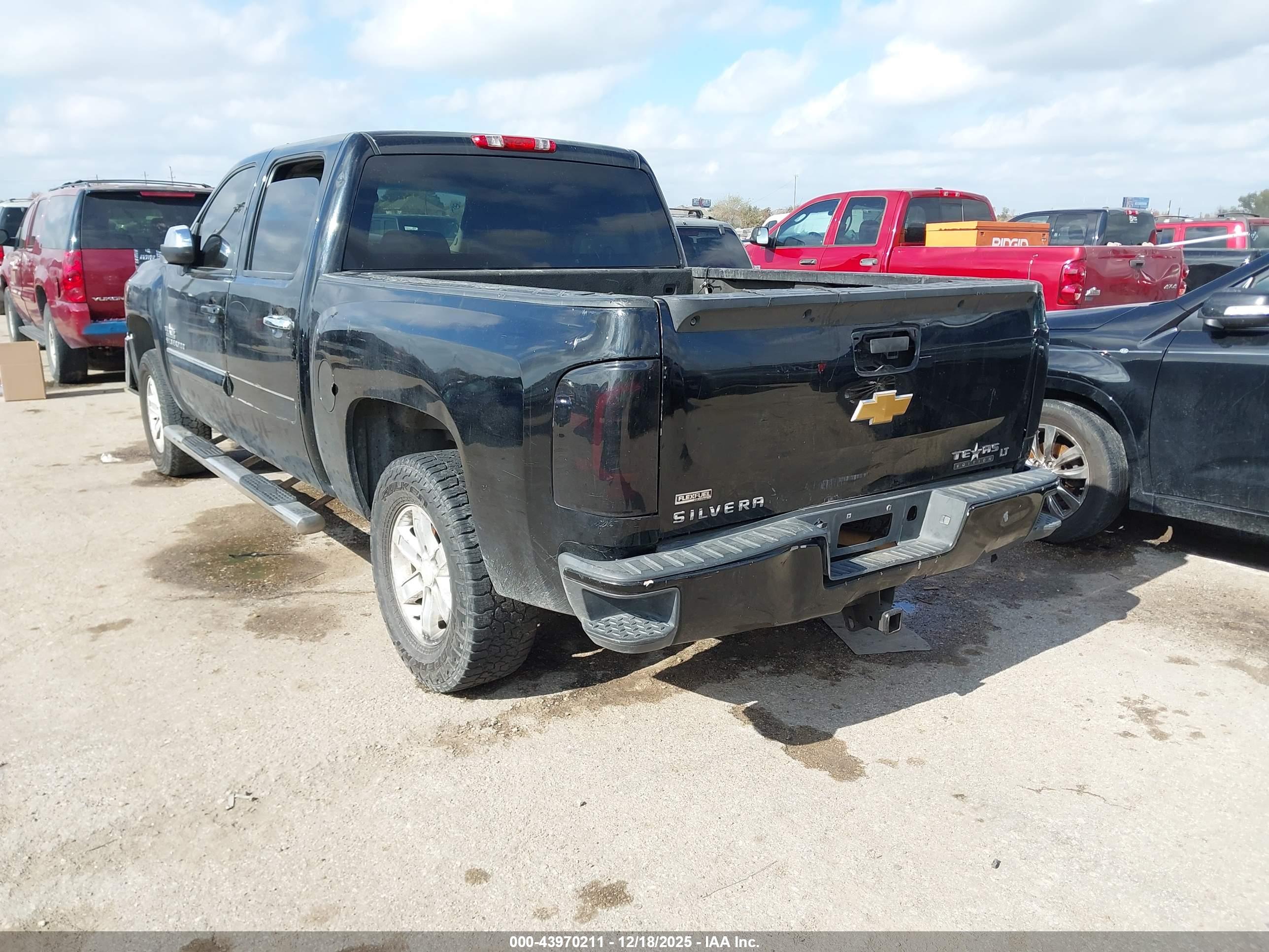 CHEVROLET SILVERADO image 3