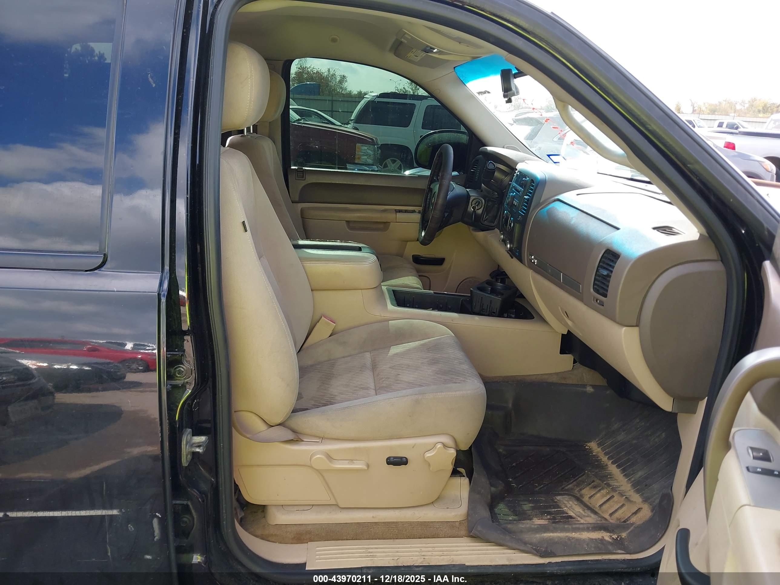 CHEVROLET SILVERADO image 5