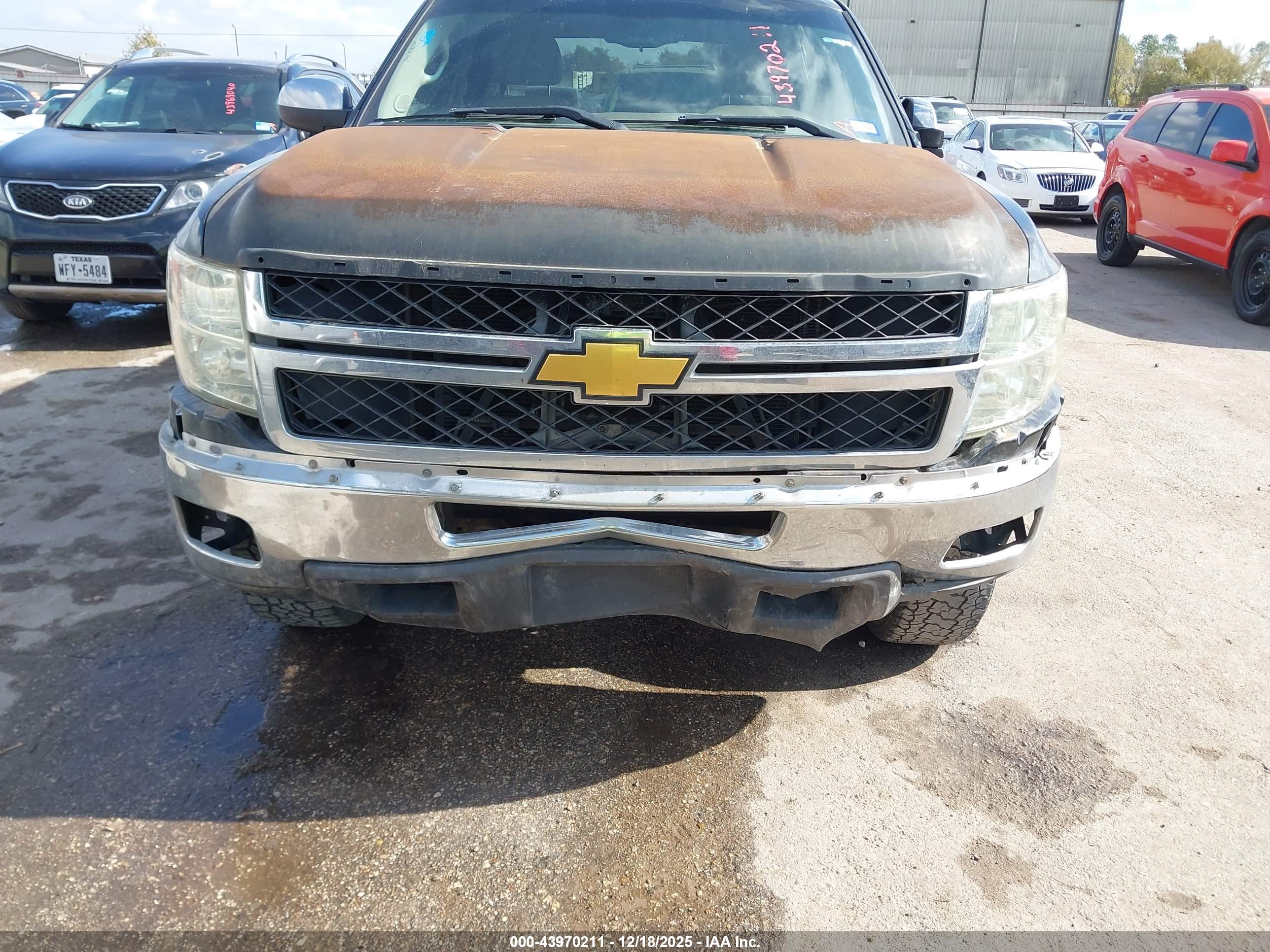 CHEVROLET SILVERADO image 6