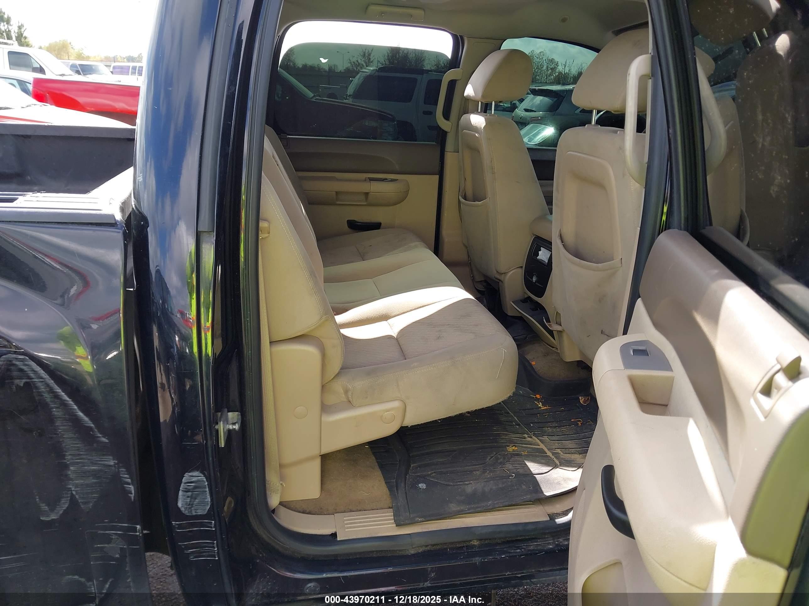 CHEVROLET SILVERADO image 8