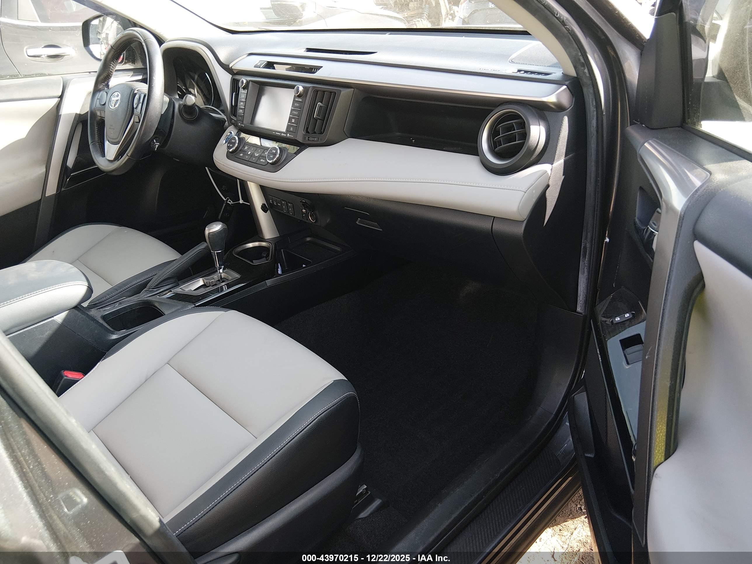 TOYOTA RAV4 image 5