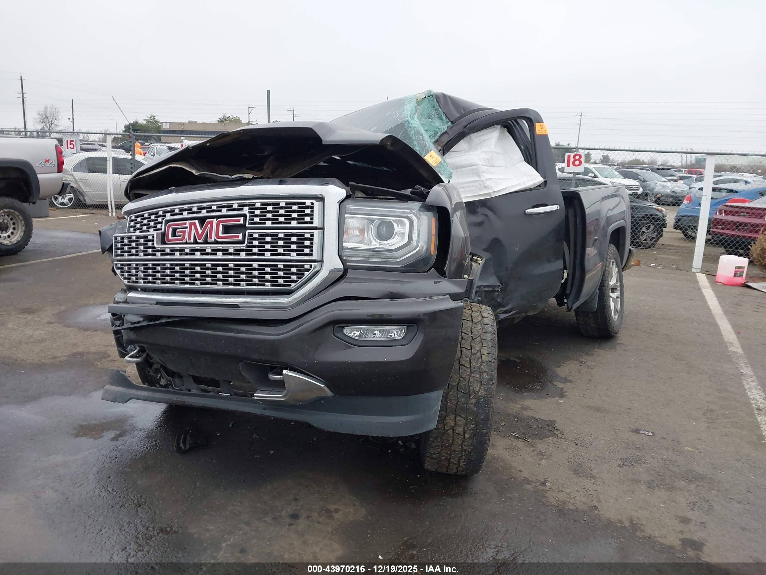 GMC SIERRA image 2