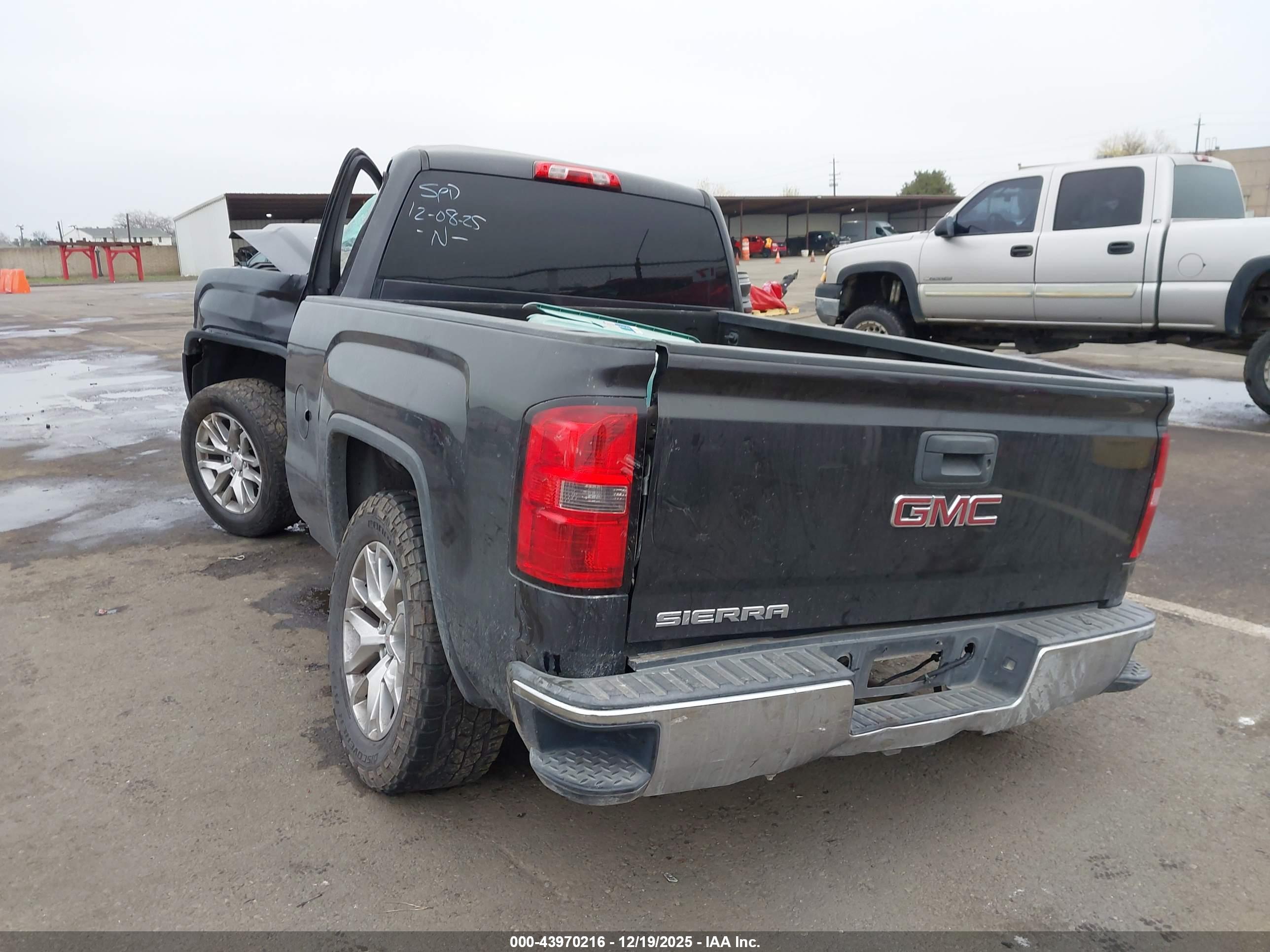 GMC SIERRA image 3