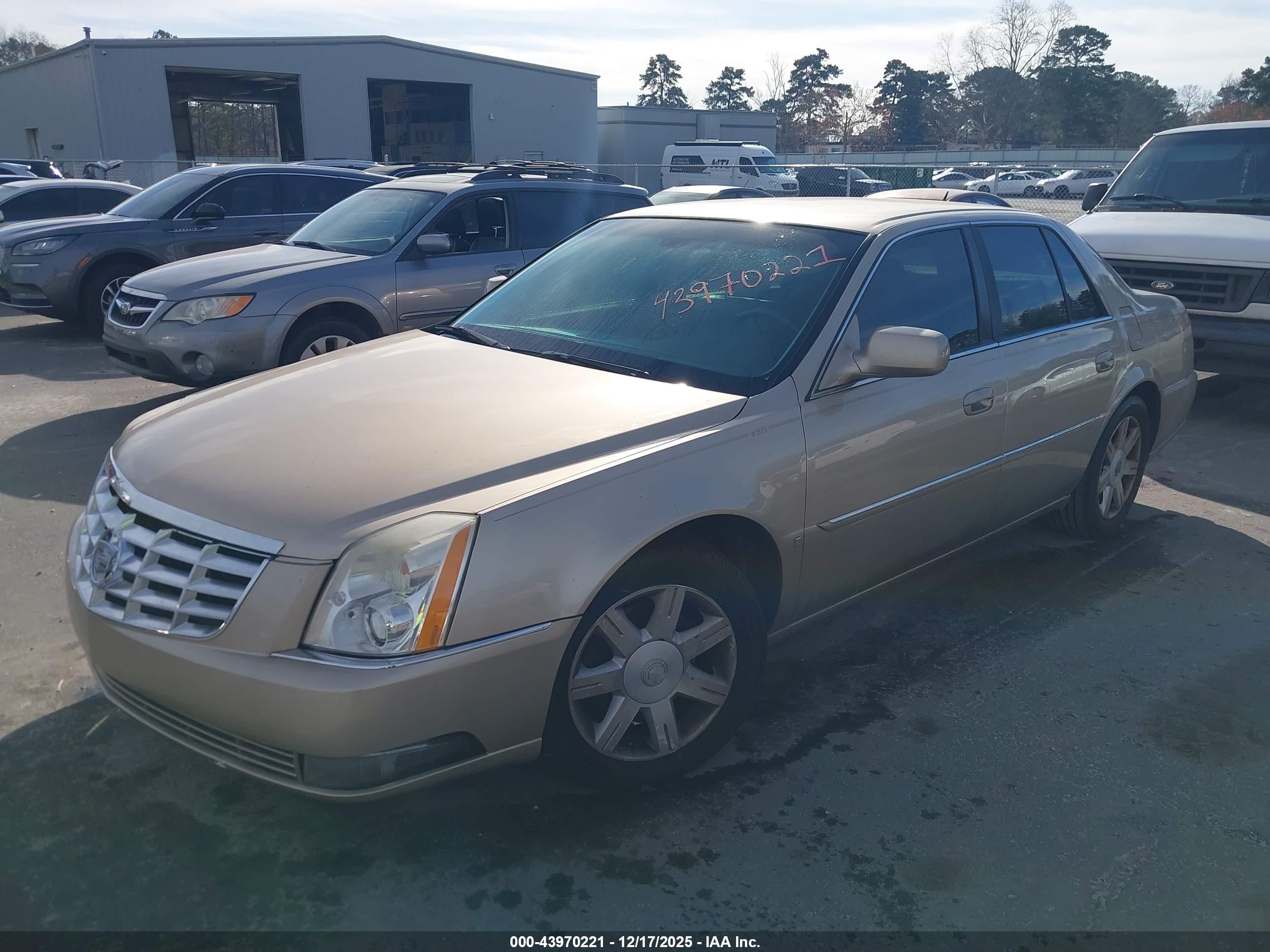 CADILLAC DTS image 2