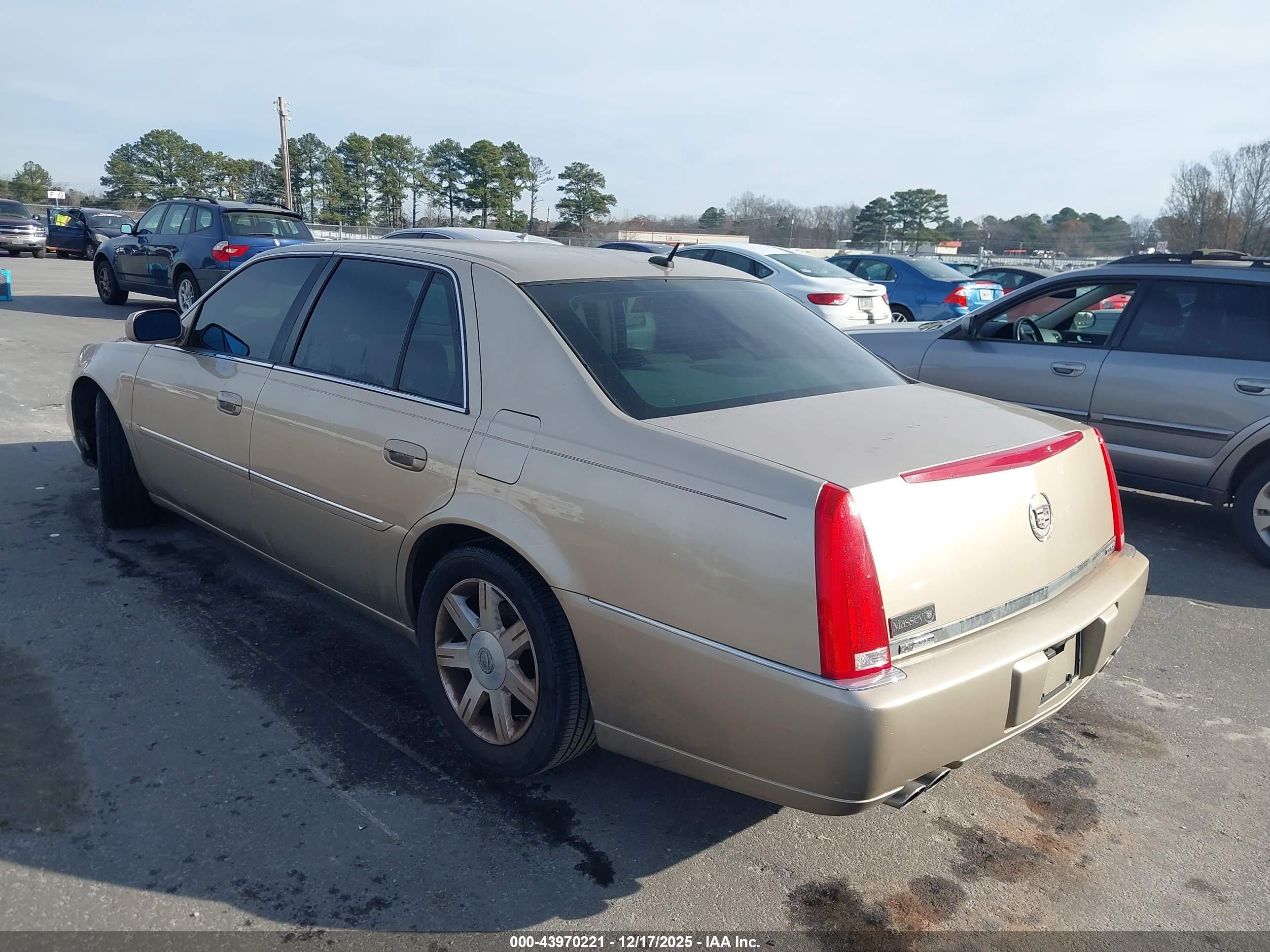 CADILLAC DTS image 3