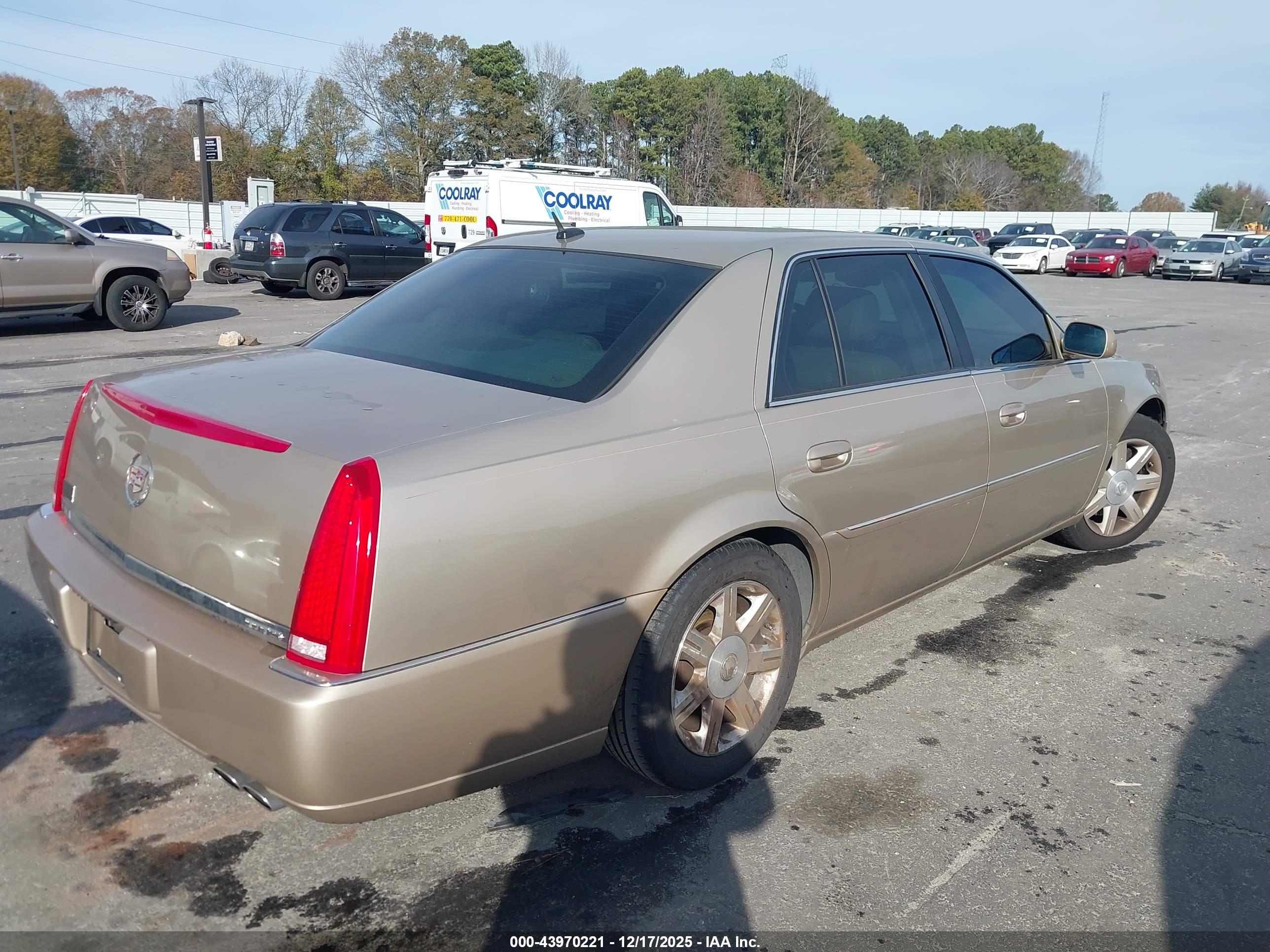 CADILLAC DTS image 4