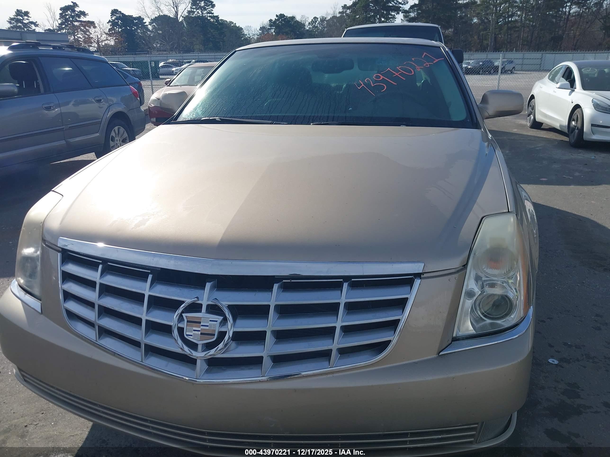 CADILLAC DTS image 6